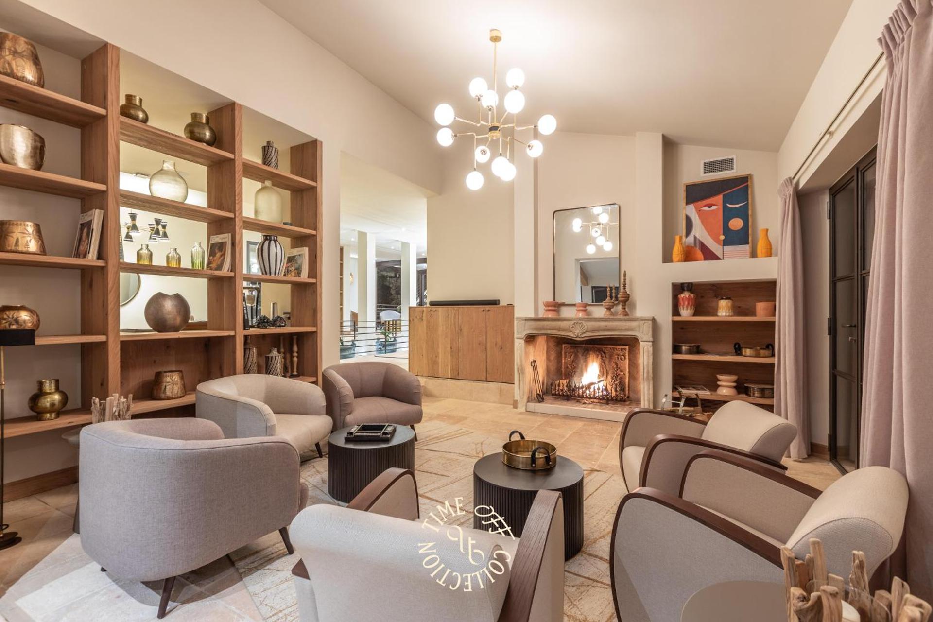 Domaine du Manouiyé by Time Off Collection