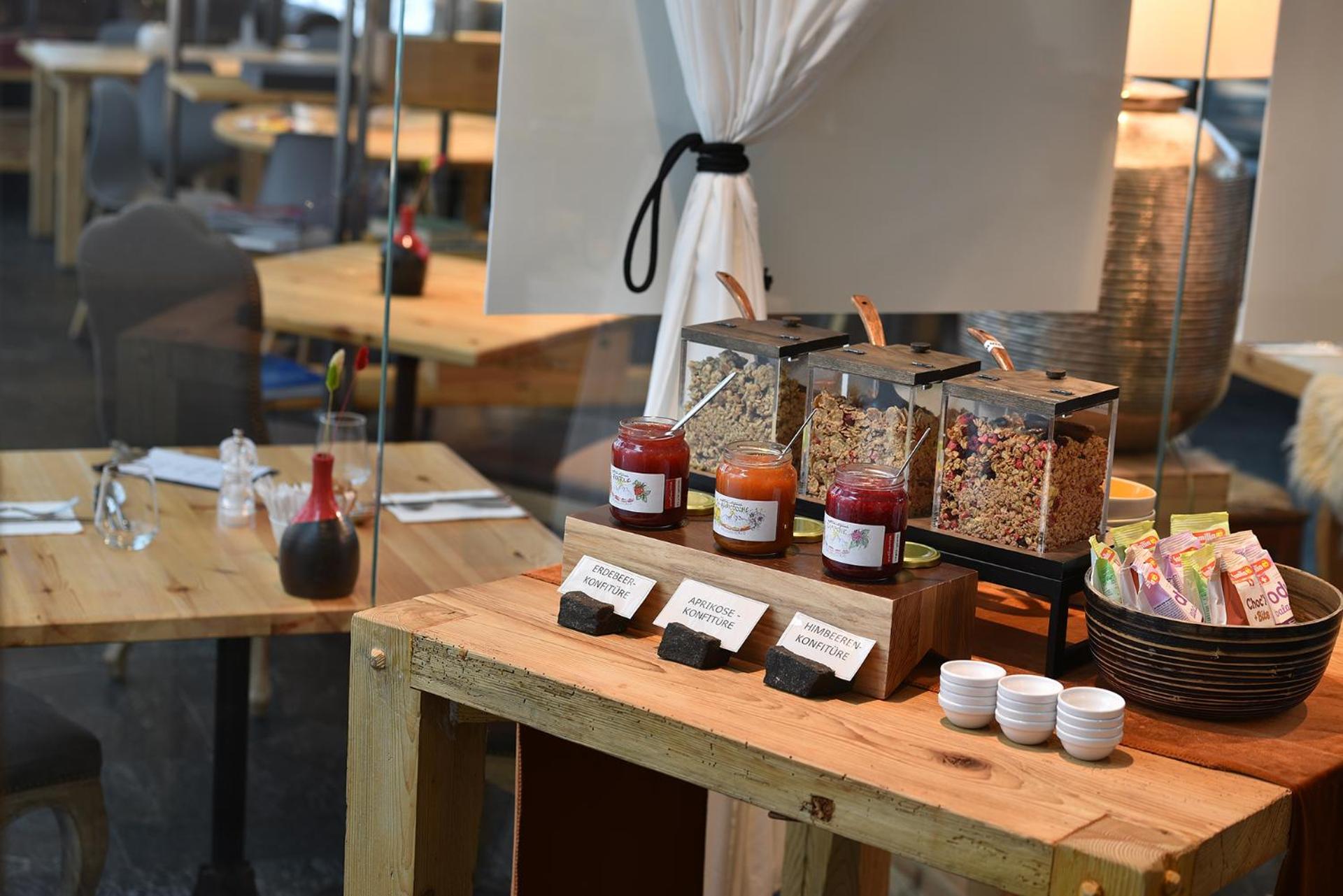 Restaurant/places to eat