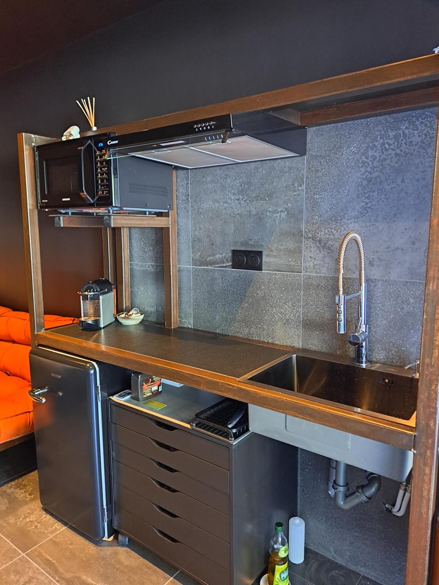 Kitchen or kitchenette