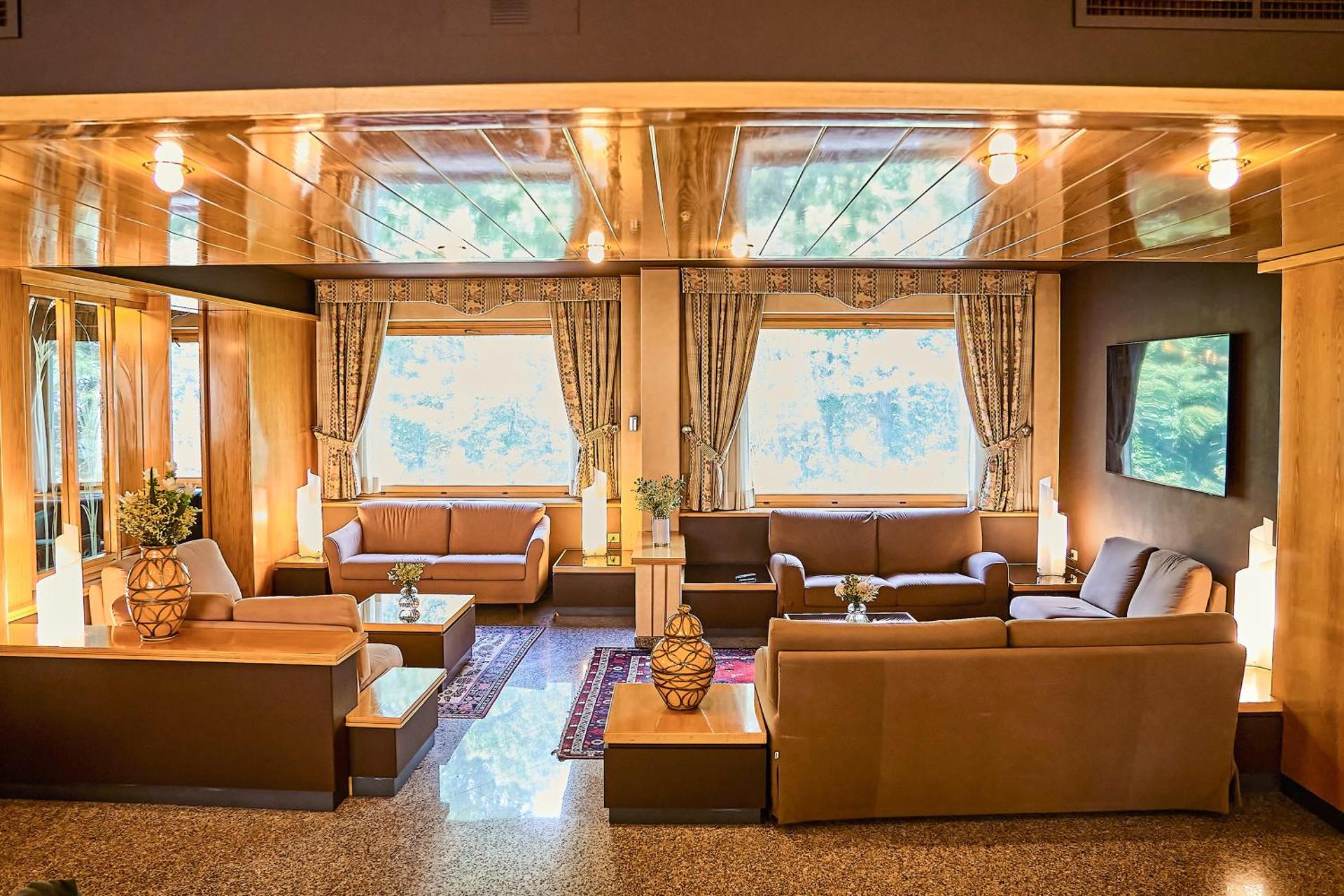 Communal lounge/ TV room