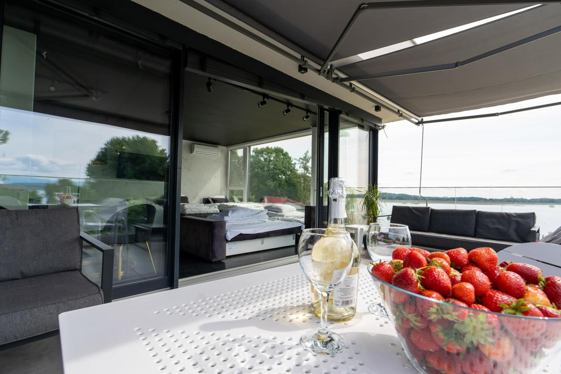 OW Mewa domki apartamenty nad jeziorem