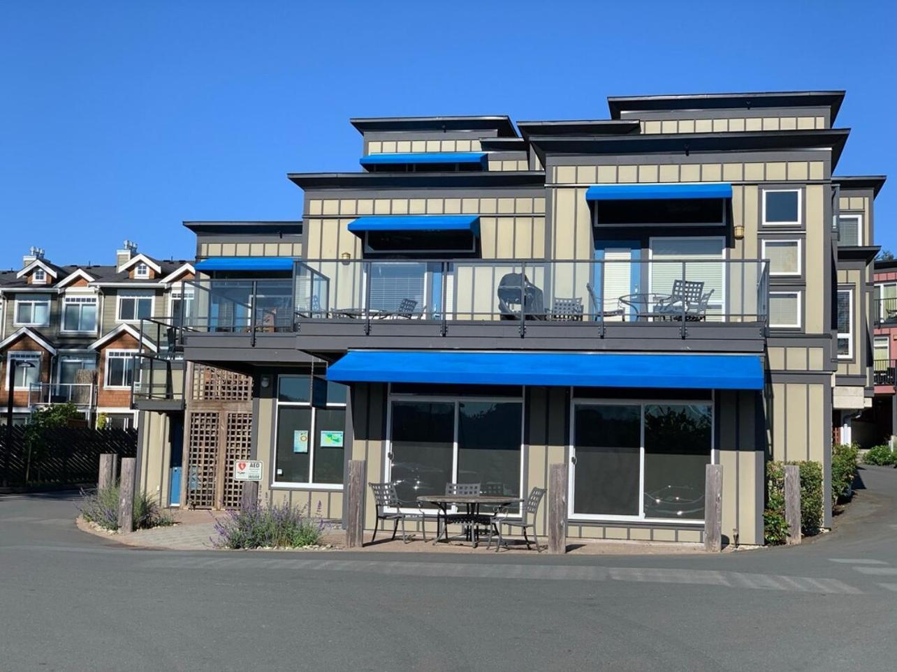 Sooke Oceanview Penthouse - Family Friendly