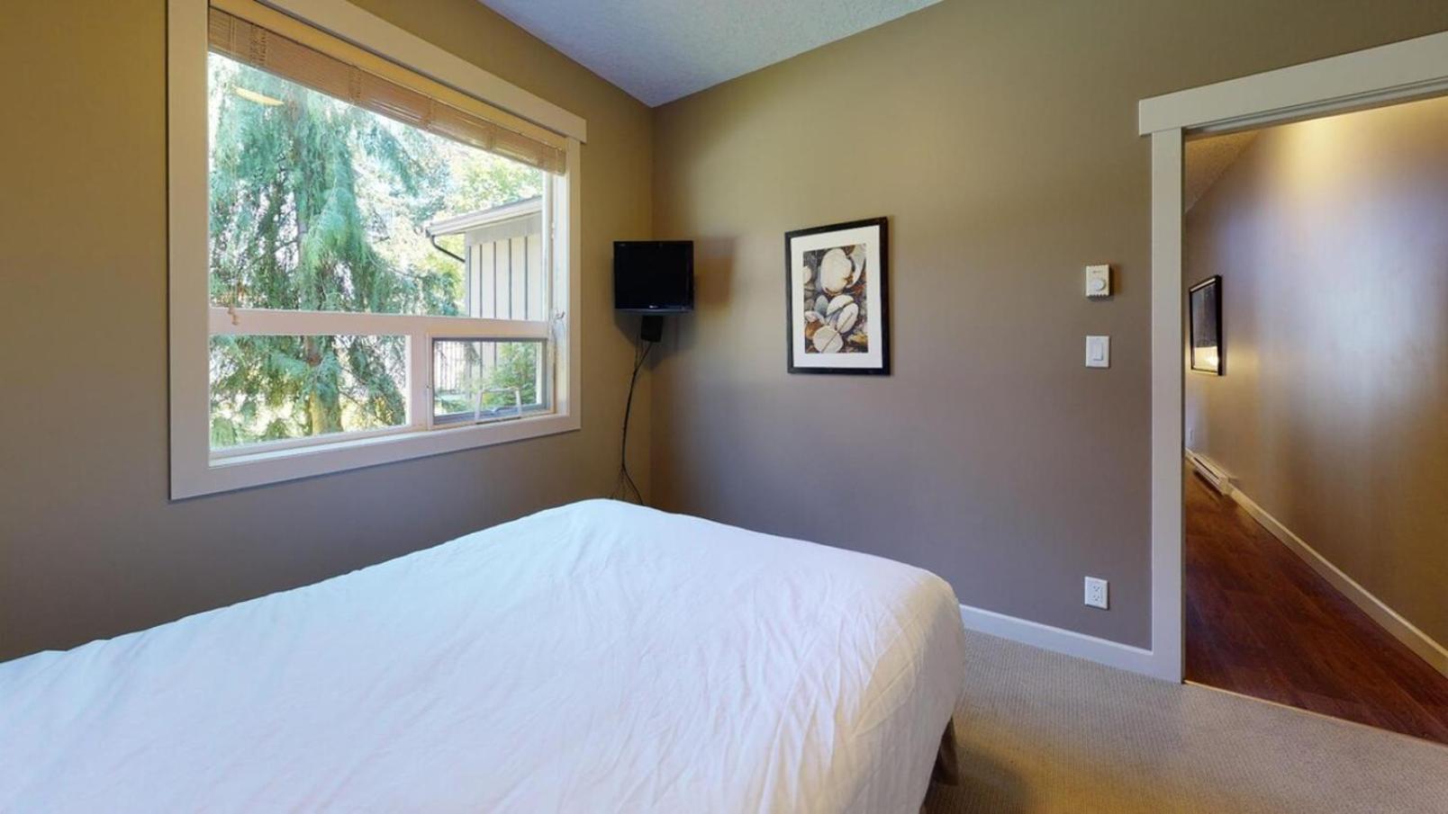 Sooke Harbour Getaway