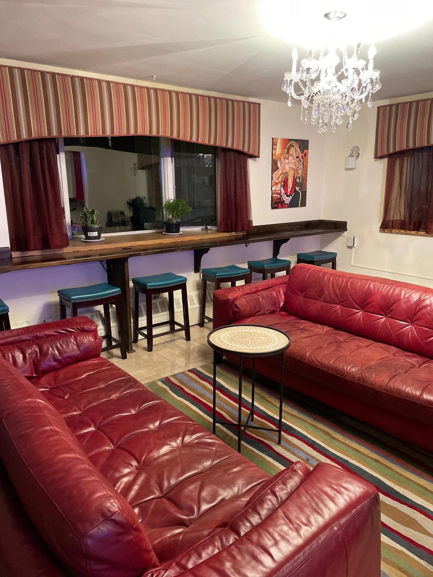 Broadway and Main Hotel