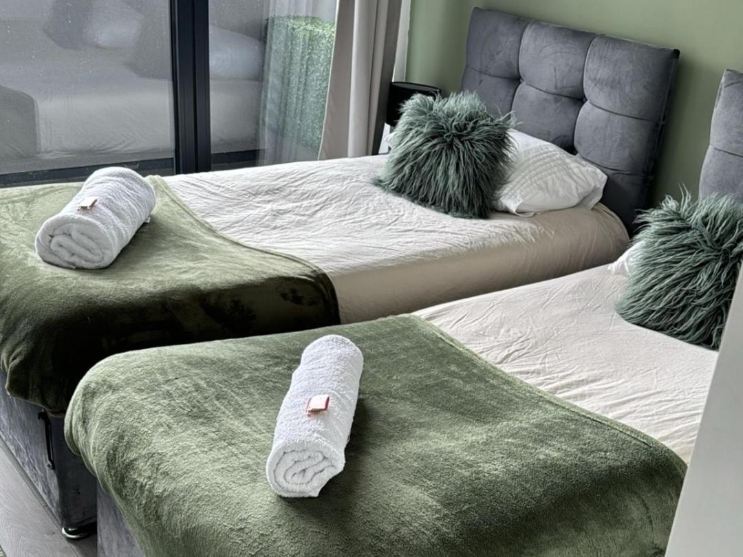 Stylish Madison Apartment with Balcony - FREE Car Parking - Hemel Hempstead Town Centre