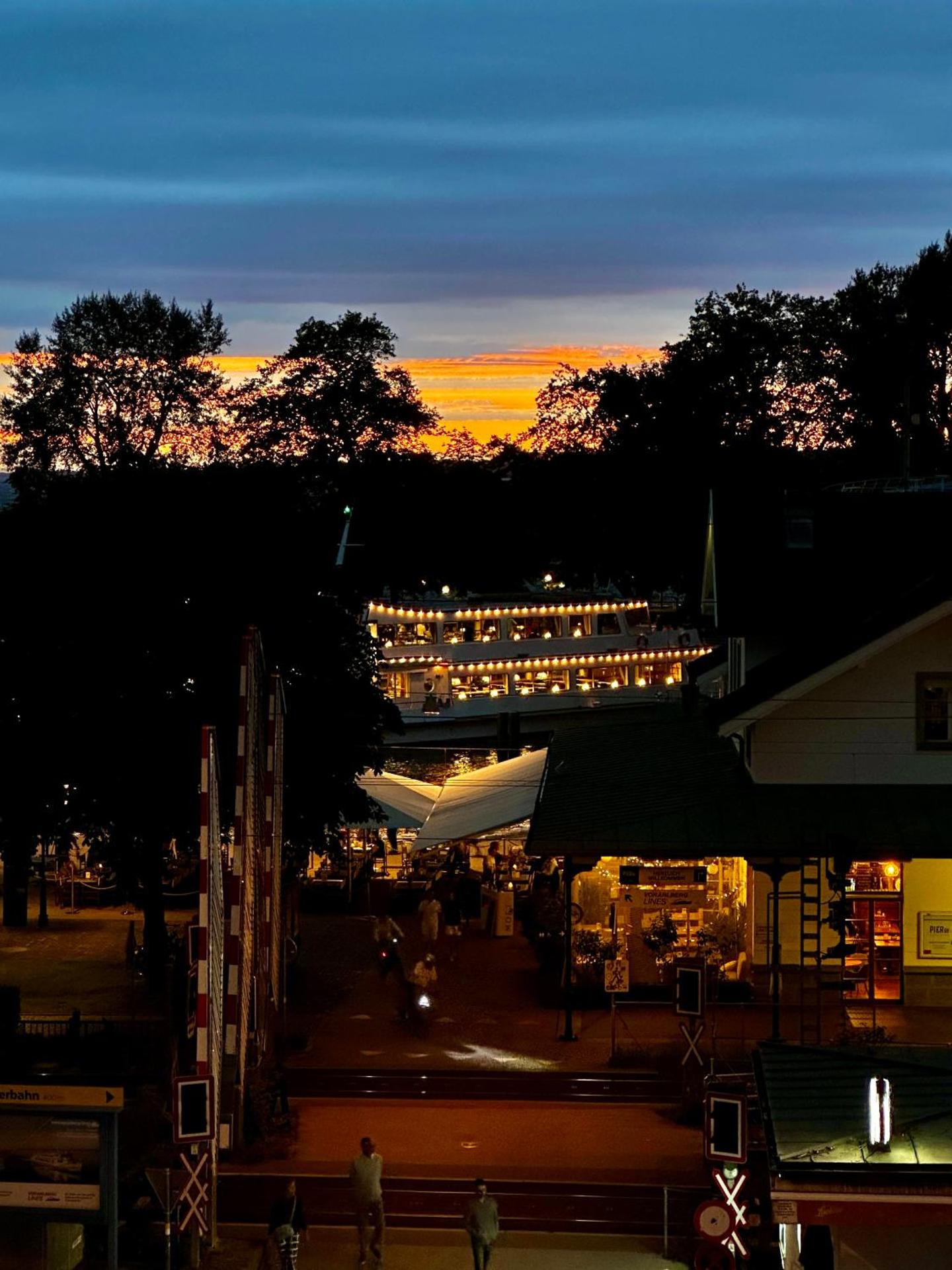 Ferienwohnung mit Balkon und Seeblick