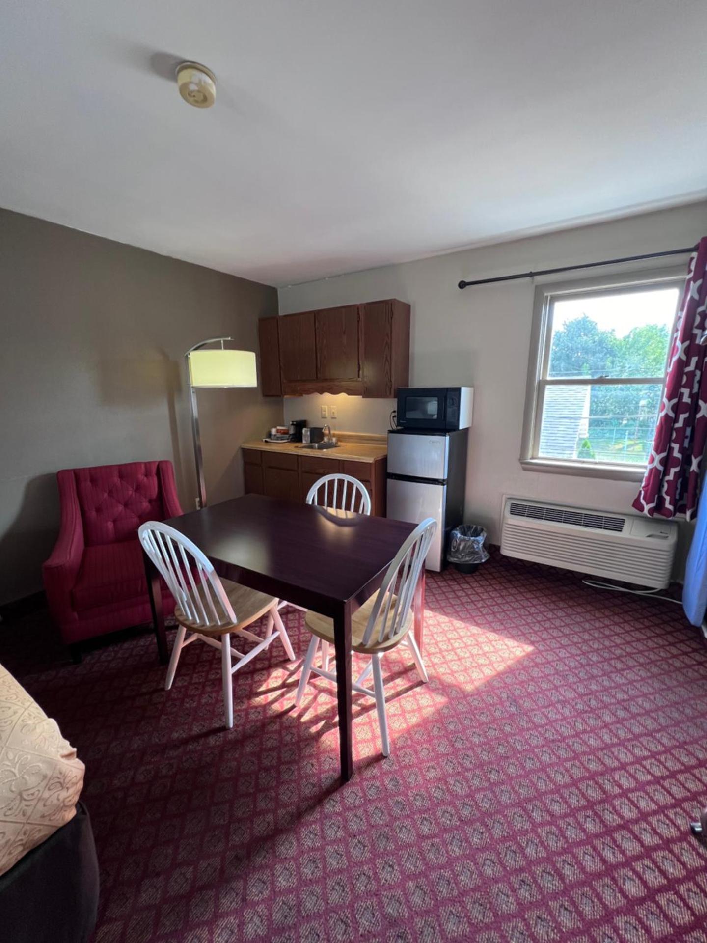 Queen Suite with Two Queen Beds and One Double Bed - Non Smoking