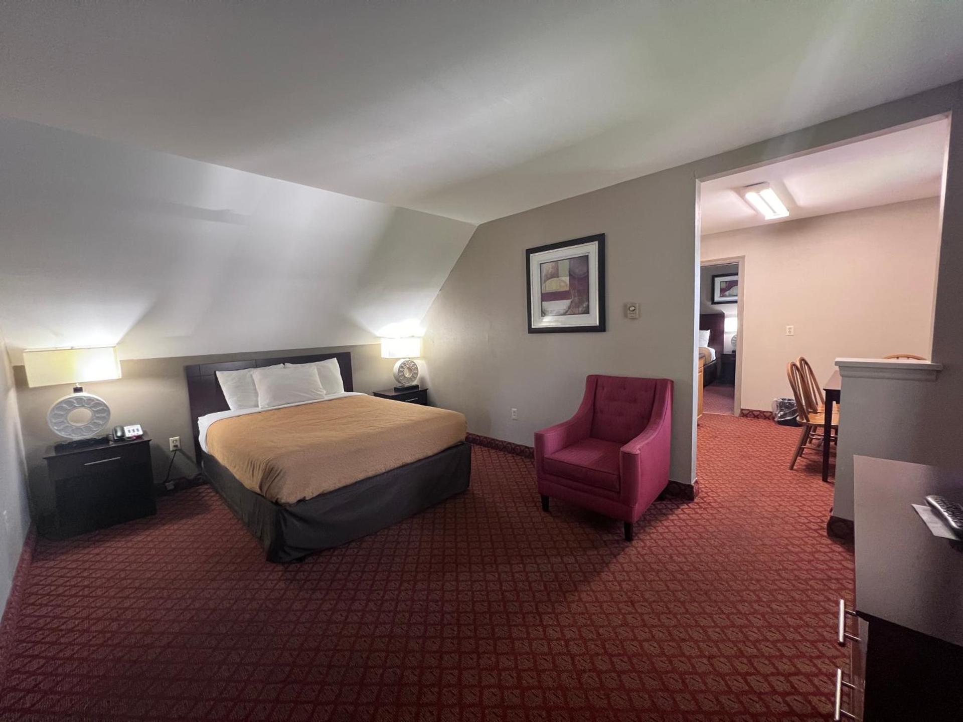 Queen Suite with One Queen Bed and Two Double Beds - Non Smoking