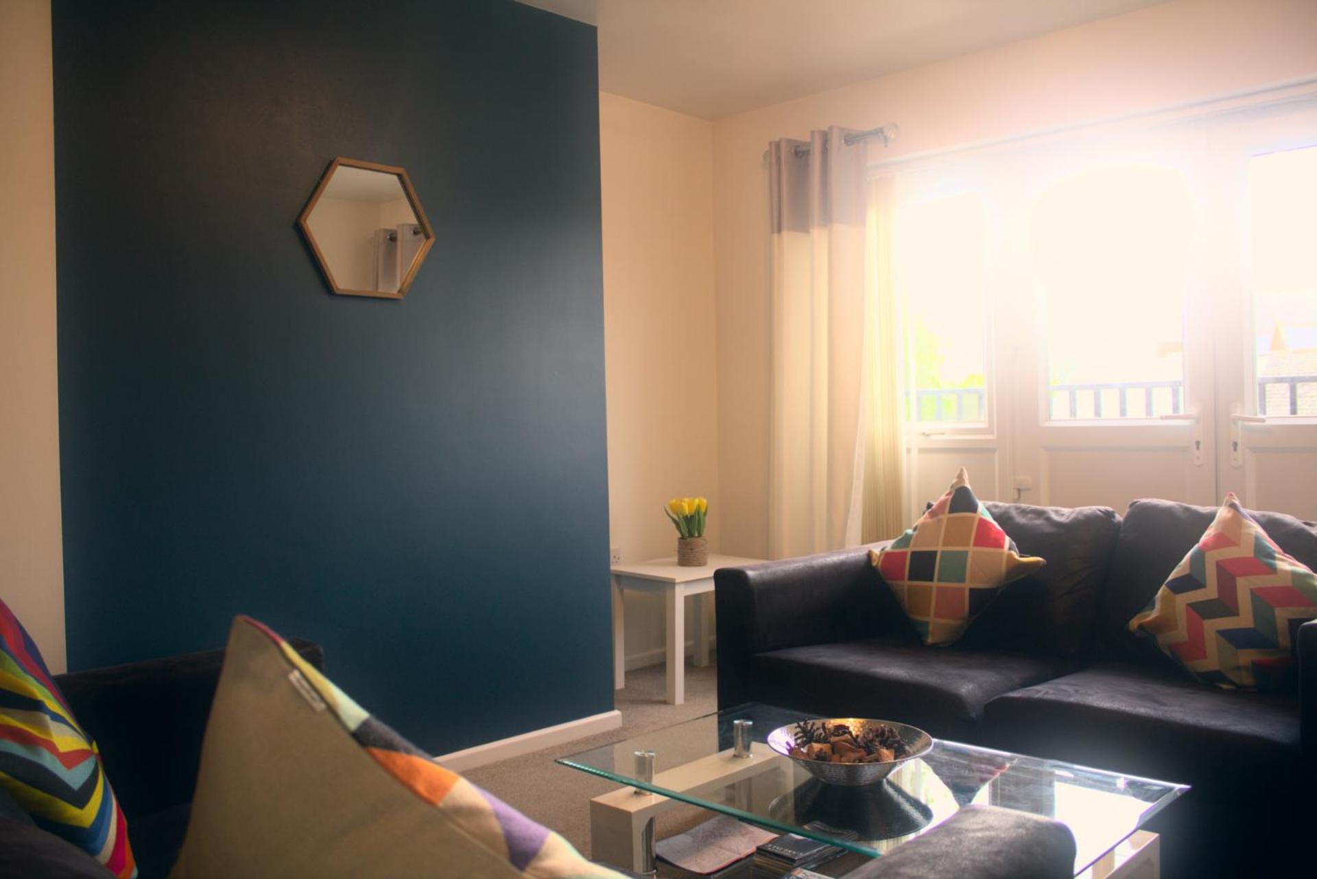 The Sawmills, Carlisle - Spacious 4 Bedroom Family House - Free WiFi - & Parking - Walk to Carlisle Castle