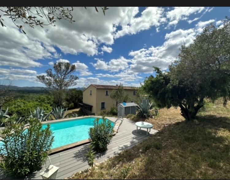 Chambre au calme dans maison avec vue