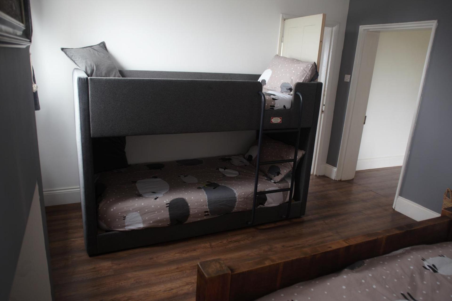 Lingfield Lodge Ewenique Views pets welcome