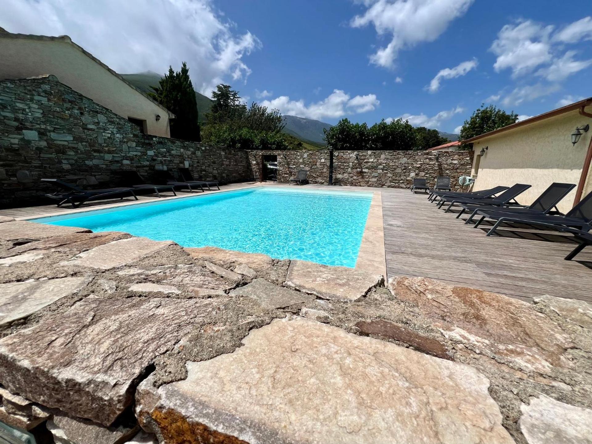 Studio confortable avec piscine