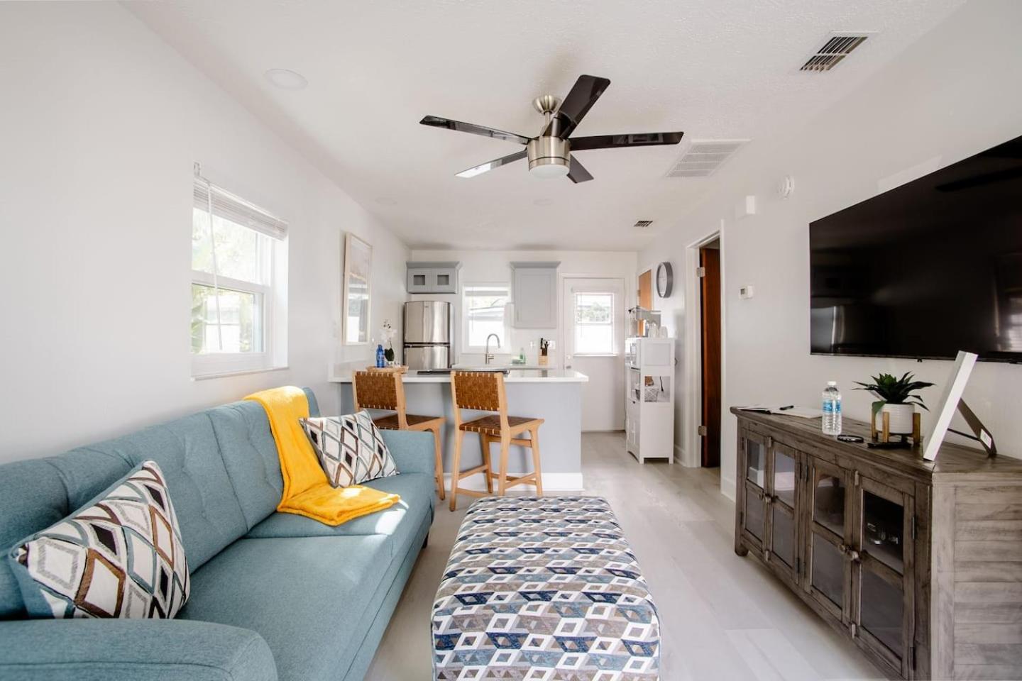 Walk Everywhere! 1-Bedroom Gem in Downtown Hub