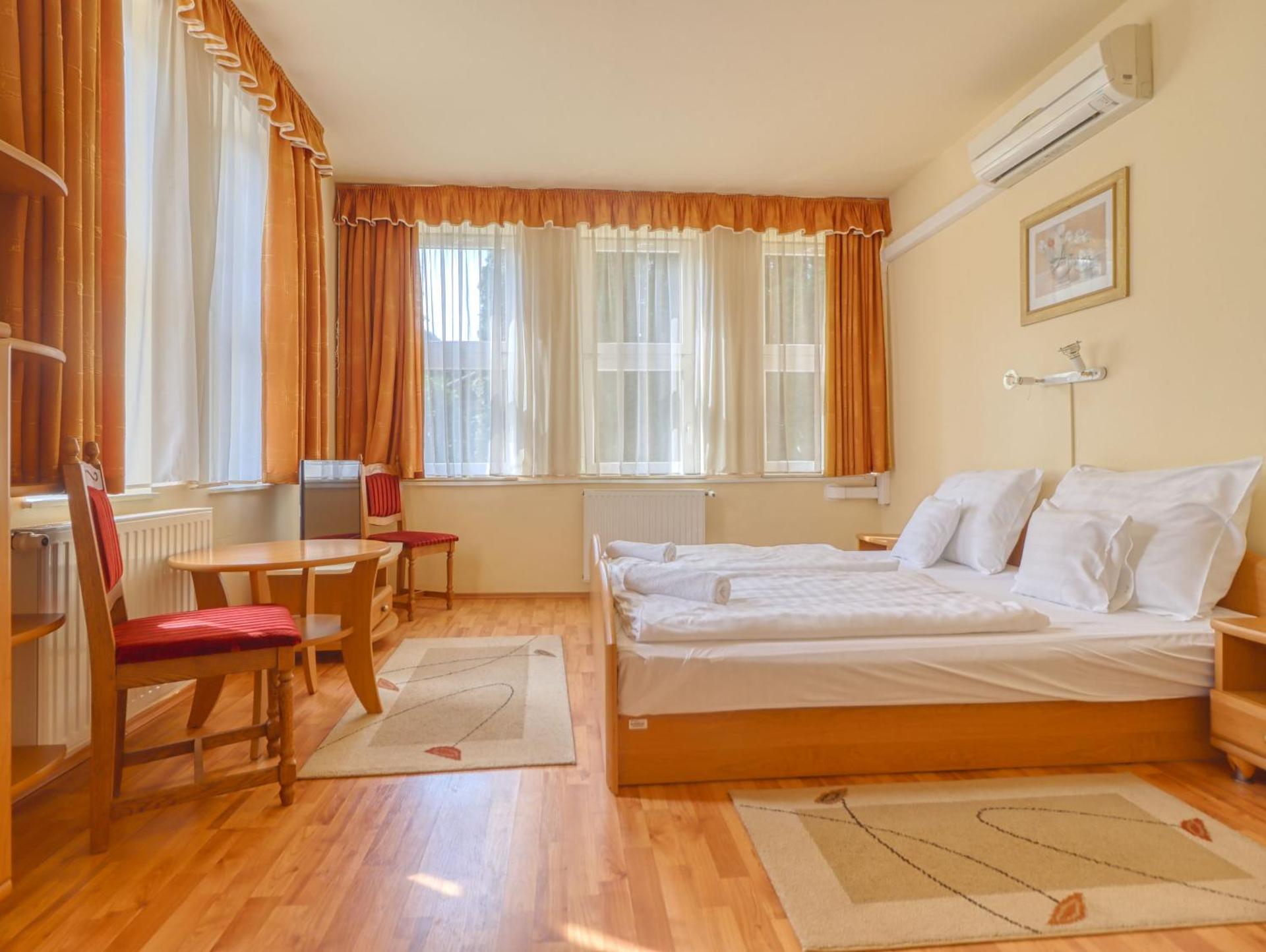 Villa Park Apartmanház