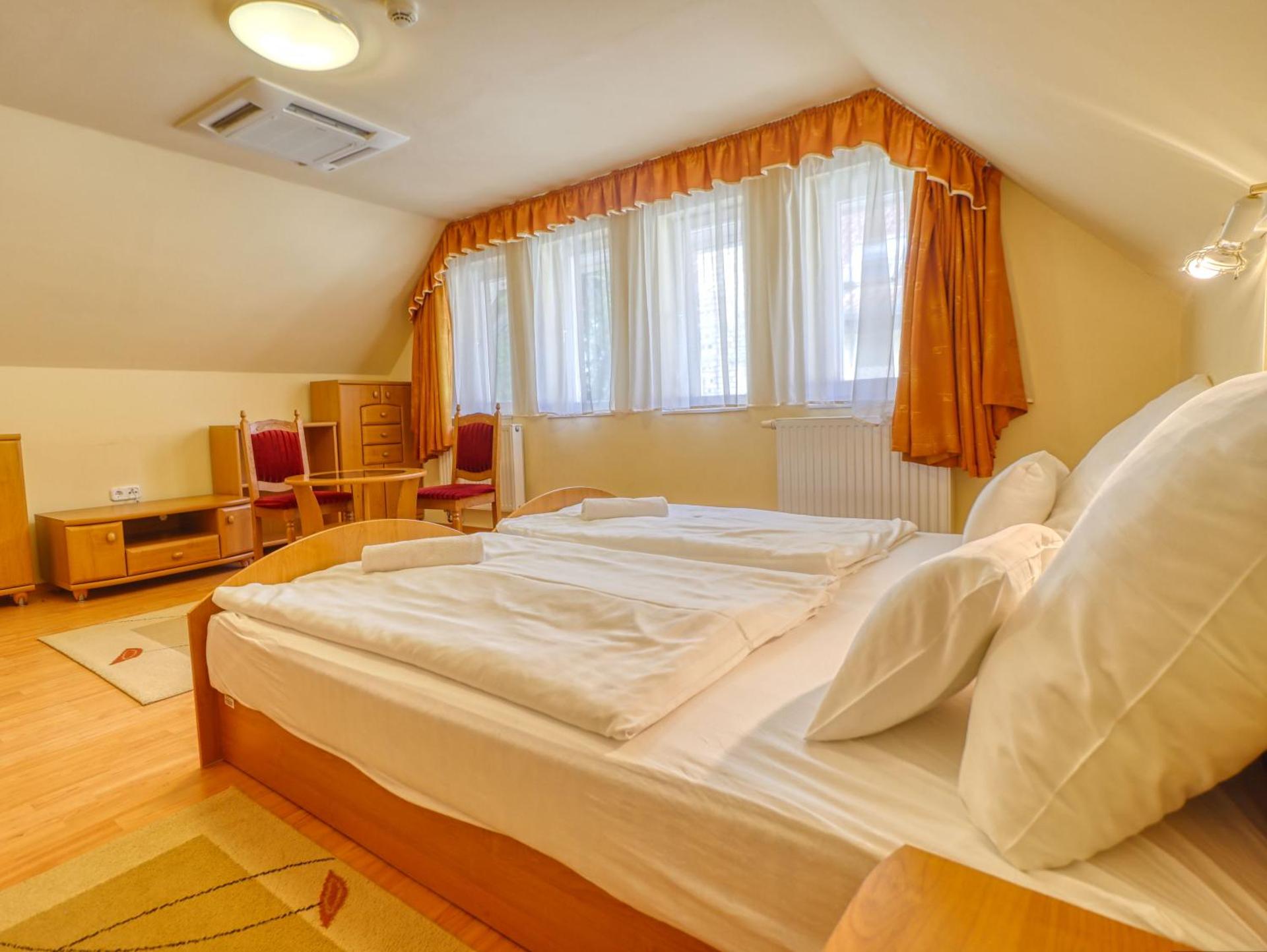 Villa Park Apartmanház