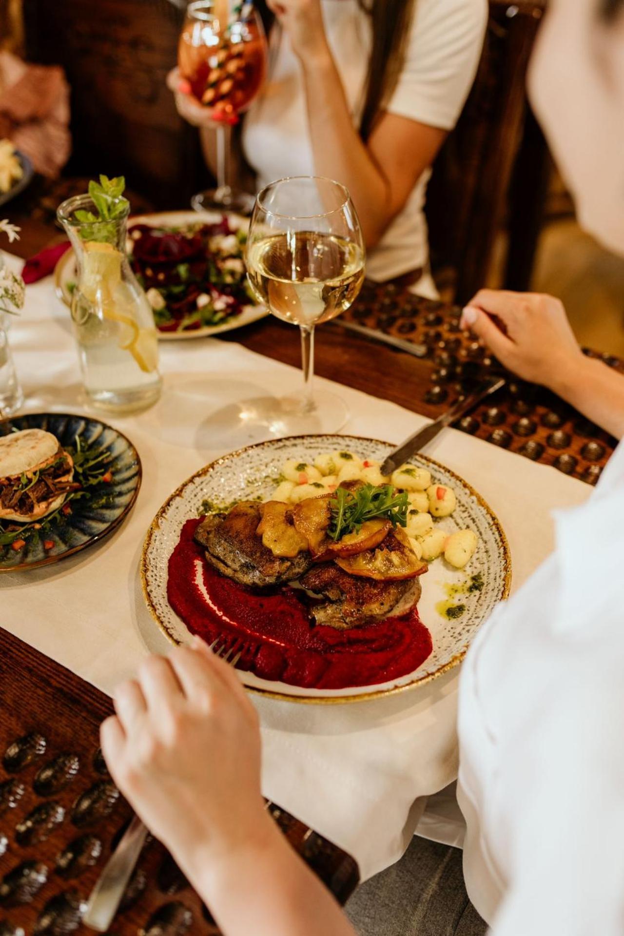 Restaurant/places to eat