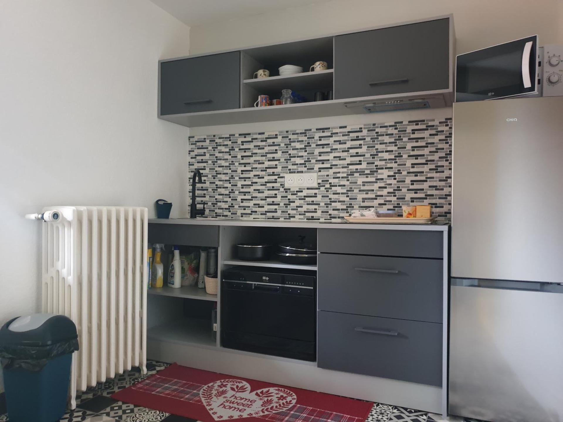 Kitchen or kitchenette