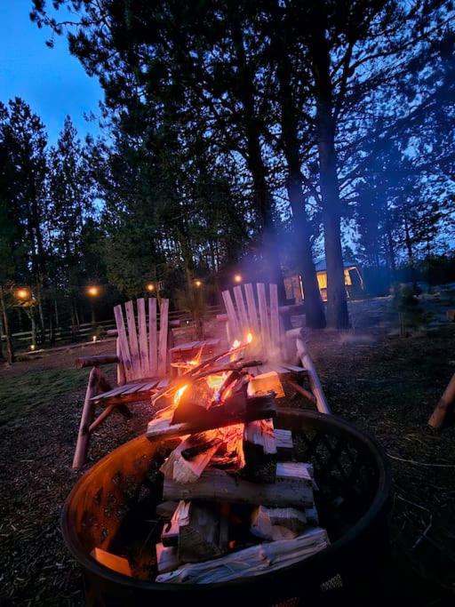 Beautiful Riverfront Near Mt Bachelor with Hot Tub