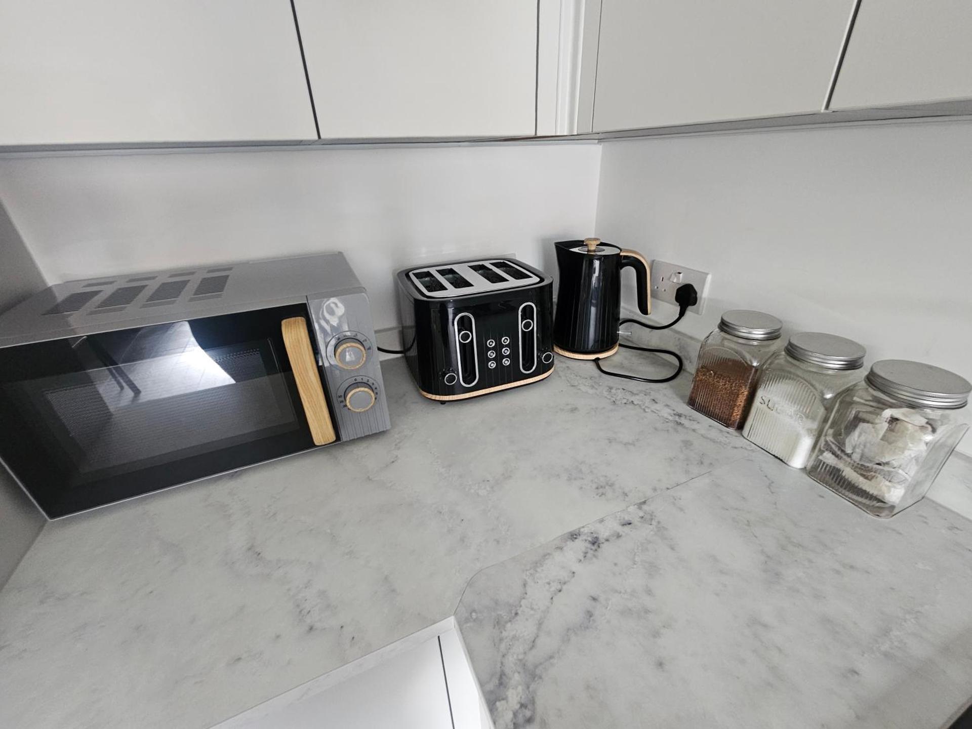 Stylish Madison Apartment with Balcony - FREE Car Parking - Hemel Hempstead Town Centre