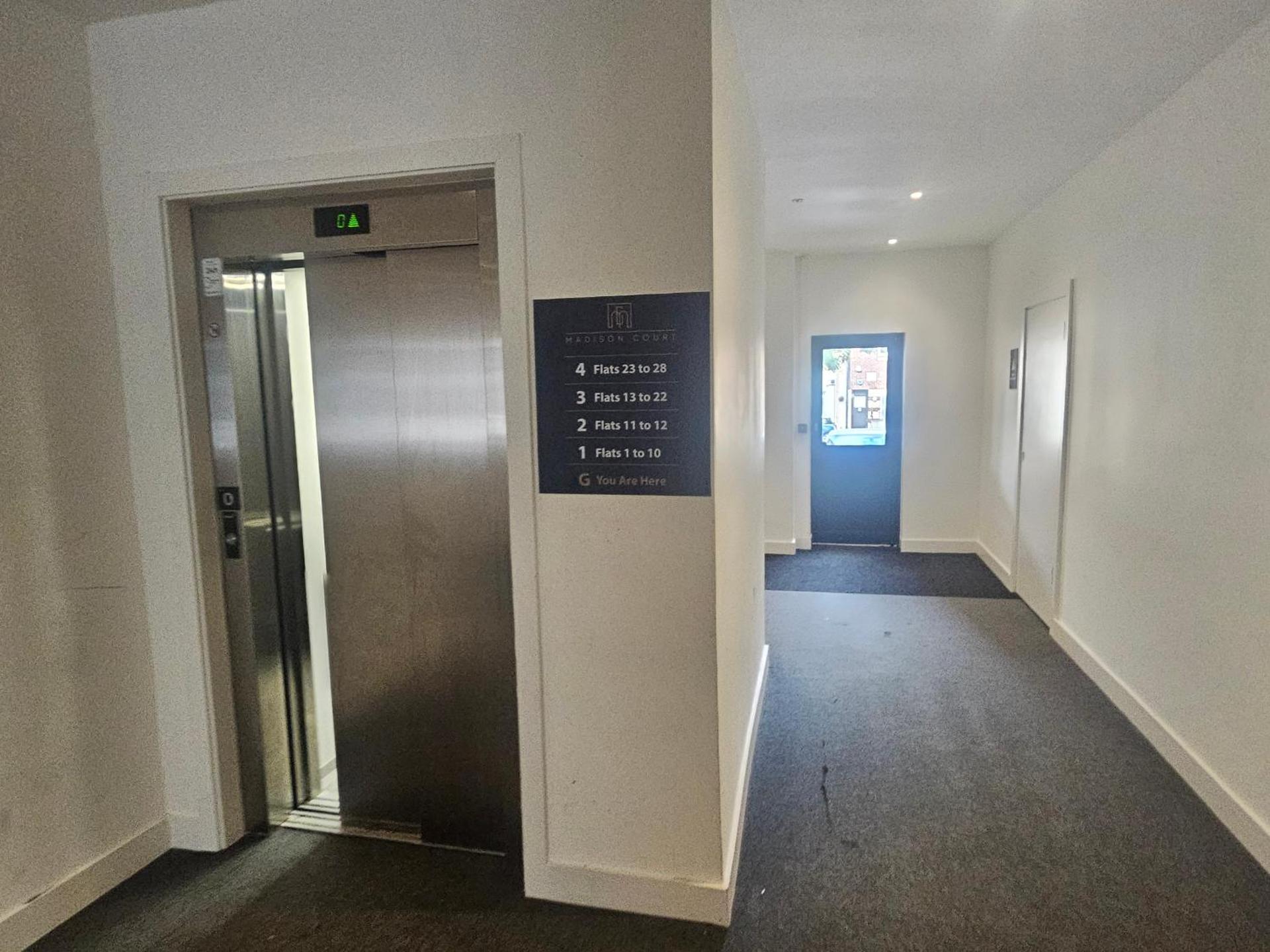 Stylish Madison Apartment with Balcony - FREE Car Parking - Hemel Hempstead Town Centre