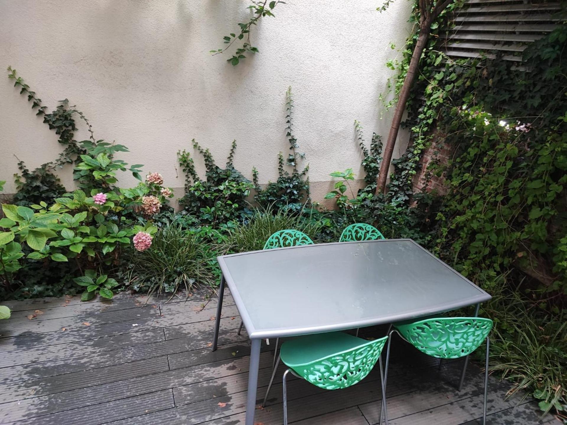 Central Vienna Apartment with unique 40m2 city garden & self check in