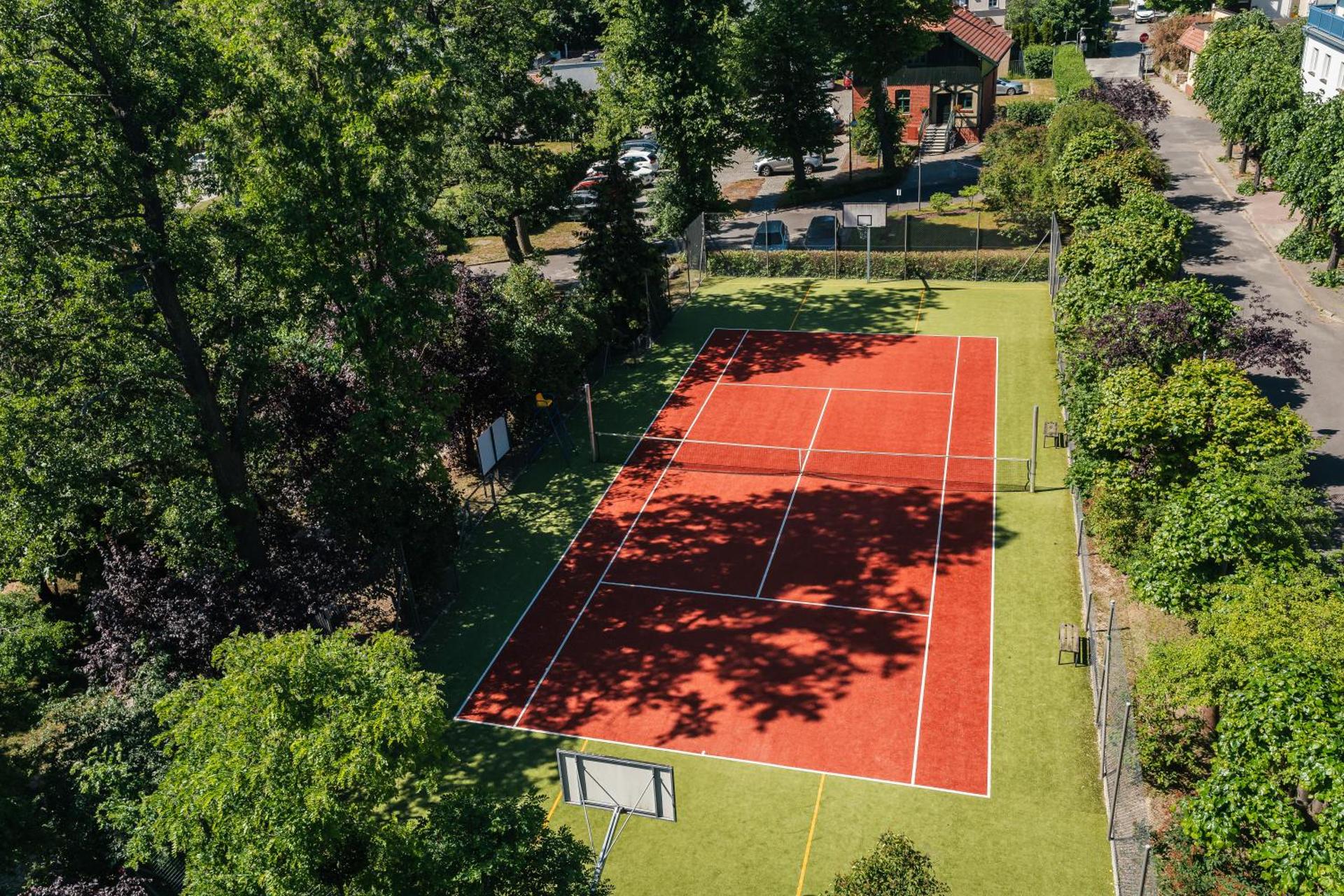 Tennis court