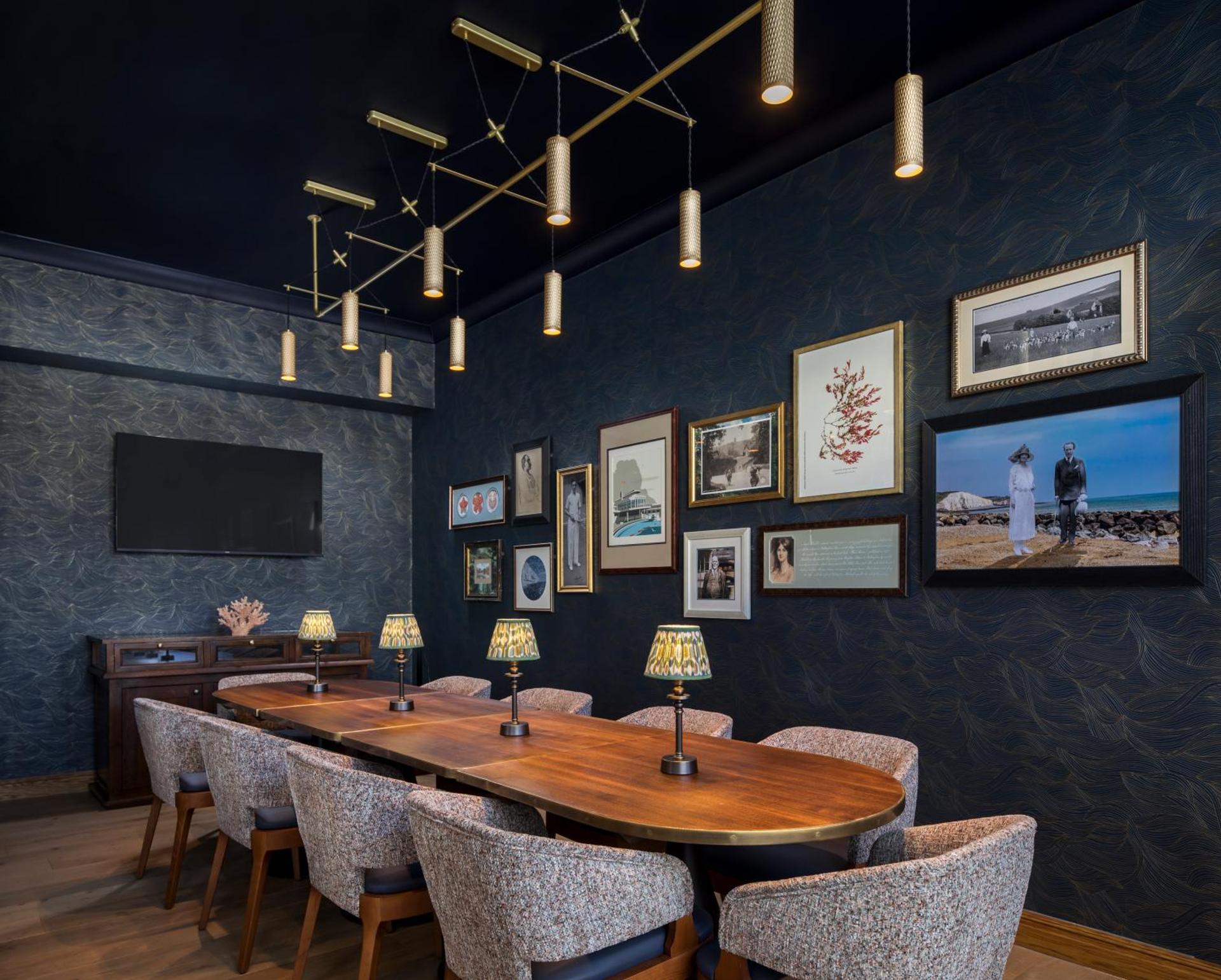 Communal lounge/ TV room