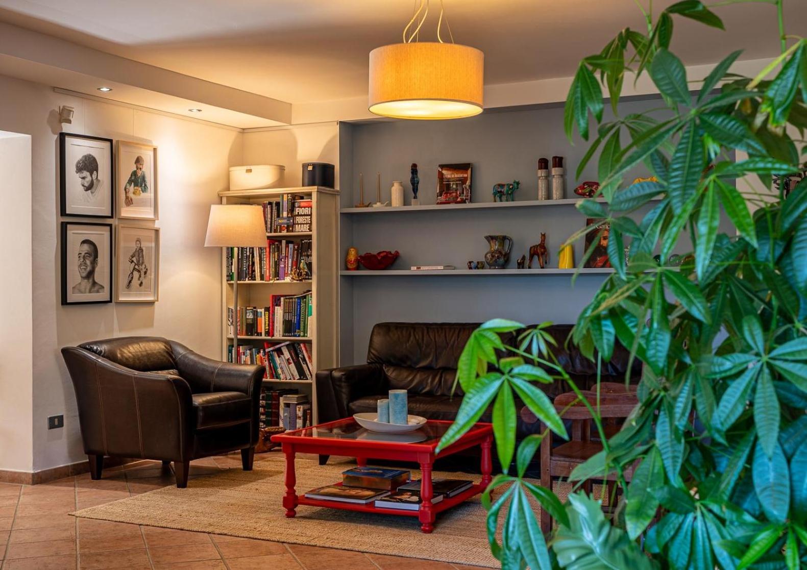 Communal lounge/ TV room