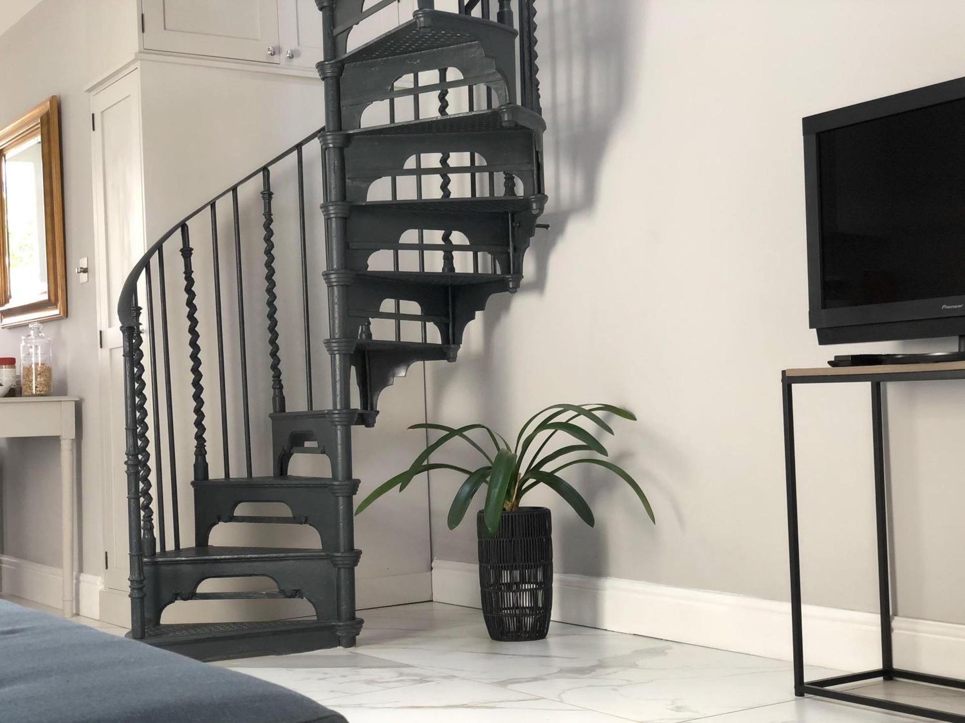 London-Apartment-Sleeps2-PrivateEntrance