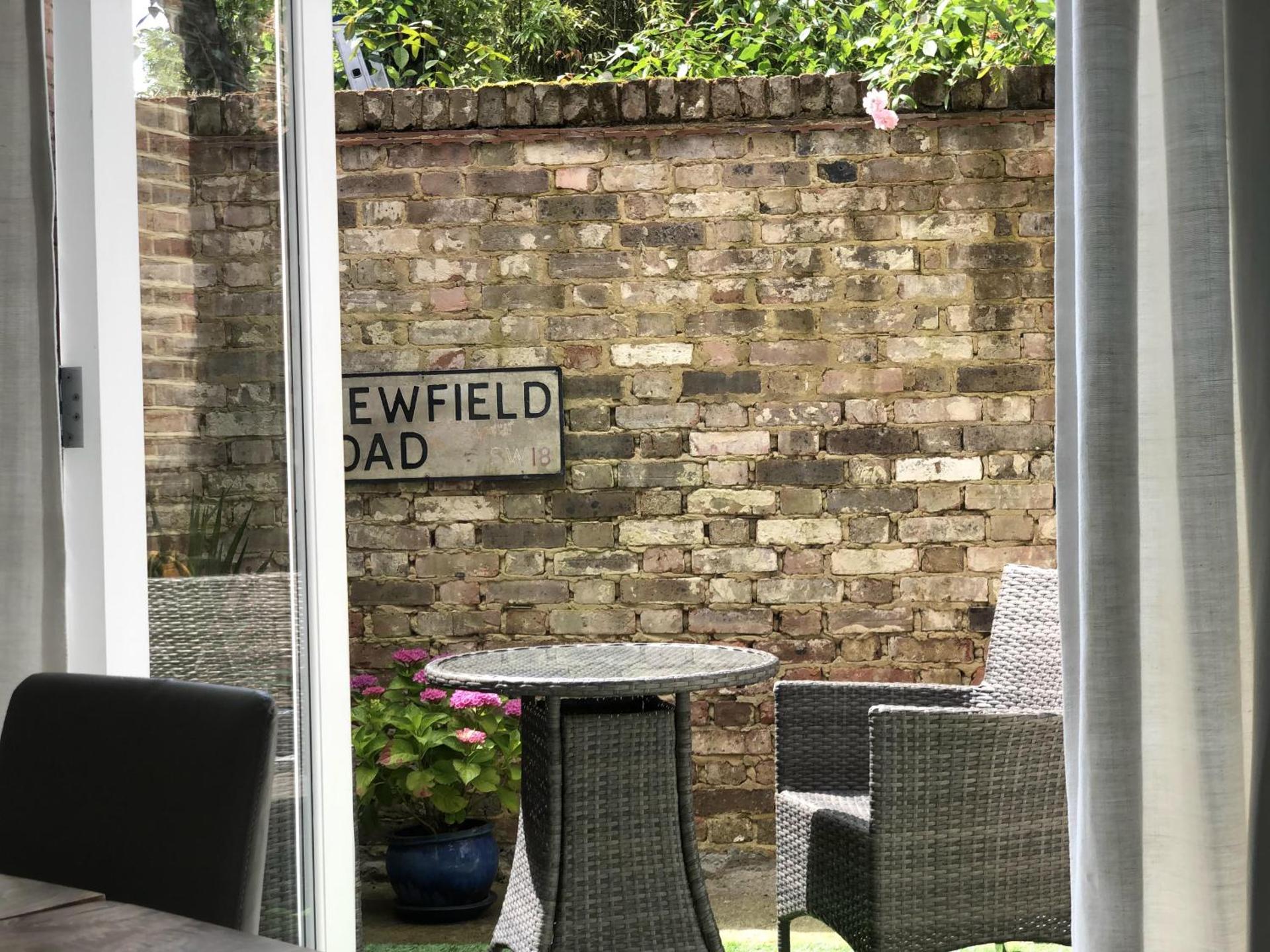 London-Apartment-Sleeps2-PrivateEntrance