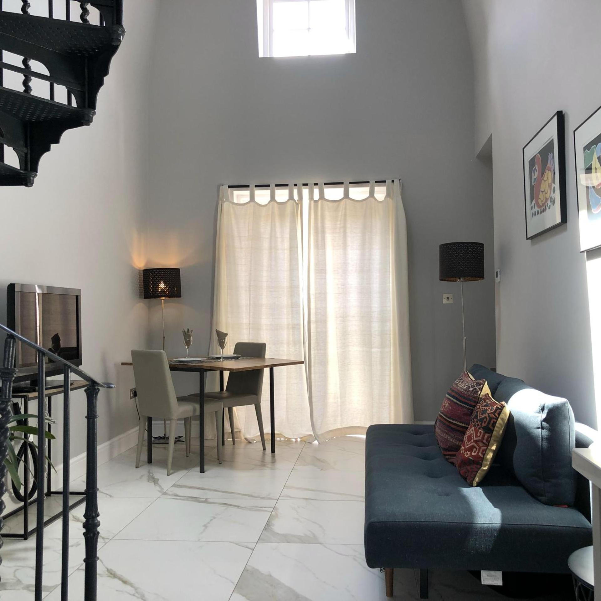 Wimbledon - Apartment - Sleeps 2 -Private Entrance