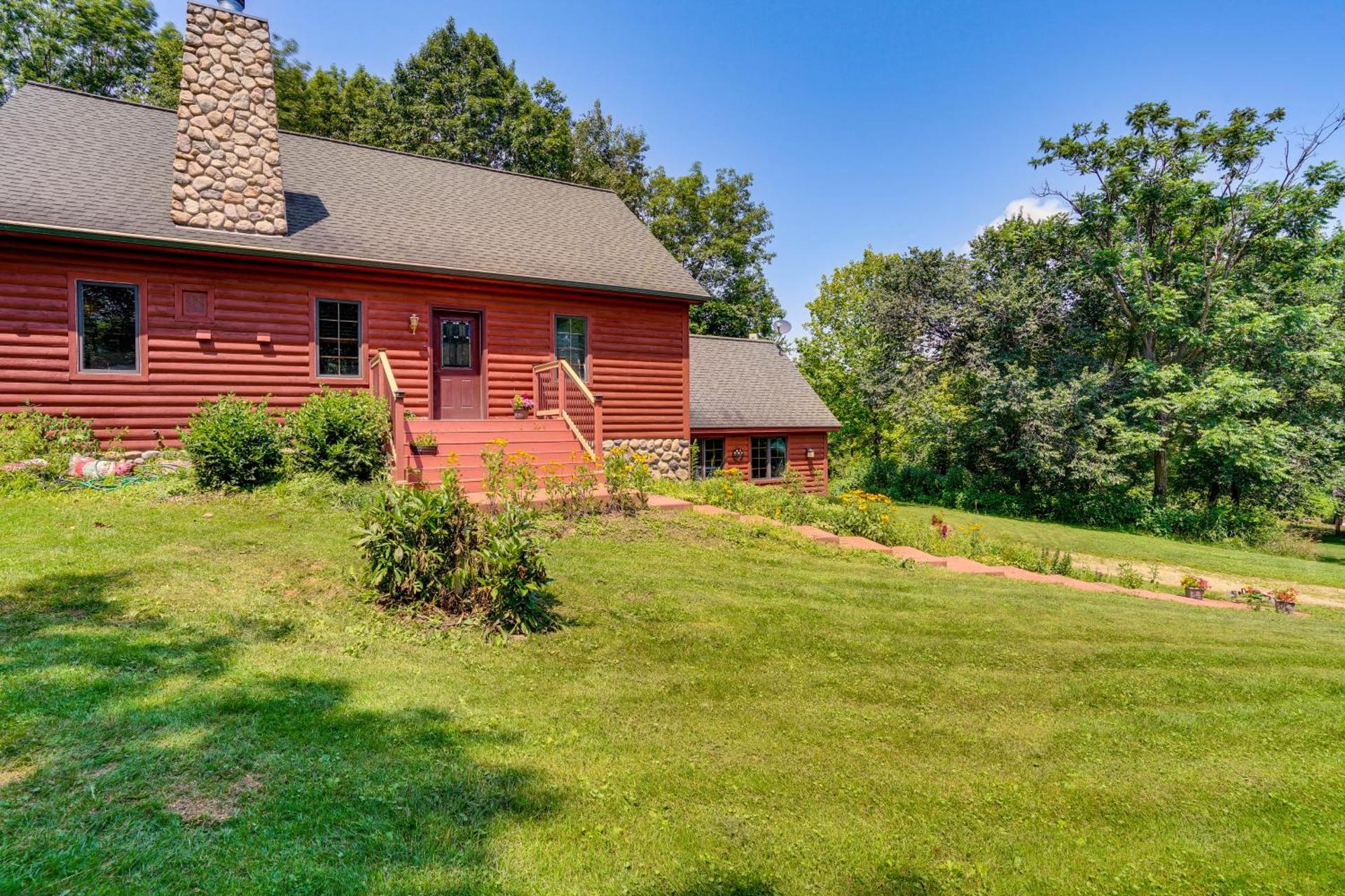 Secluded Ellsworth Apartment - Hiking Nearby!