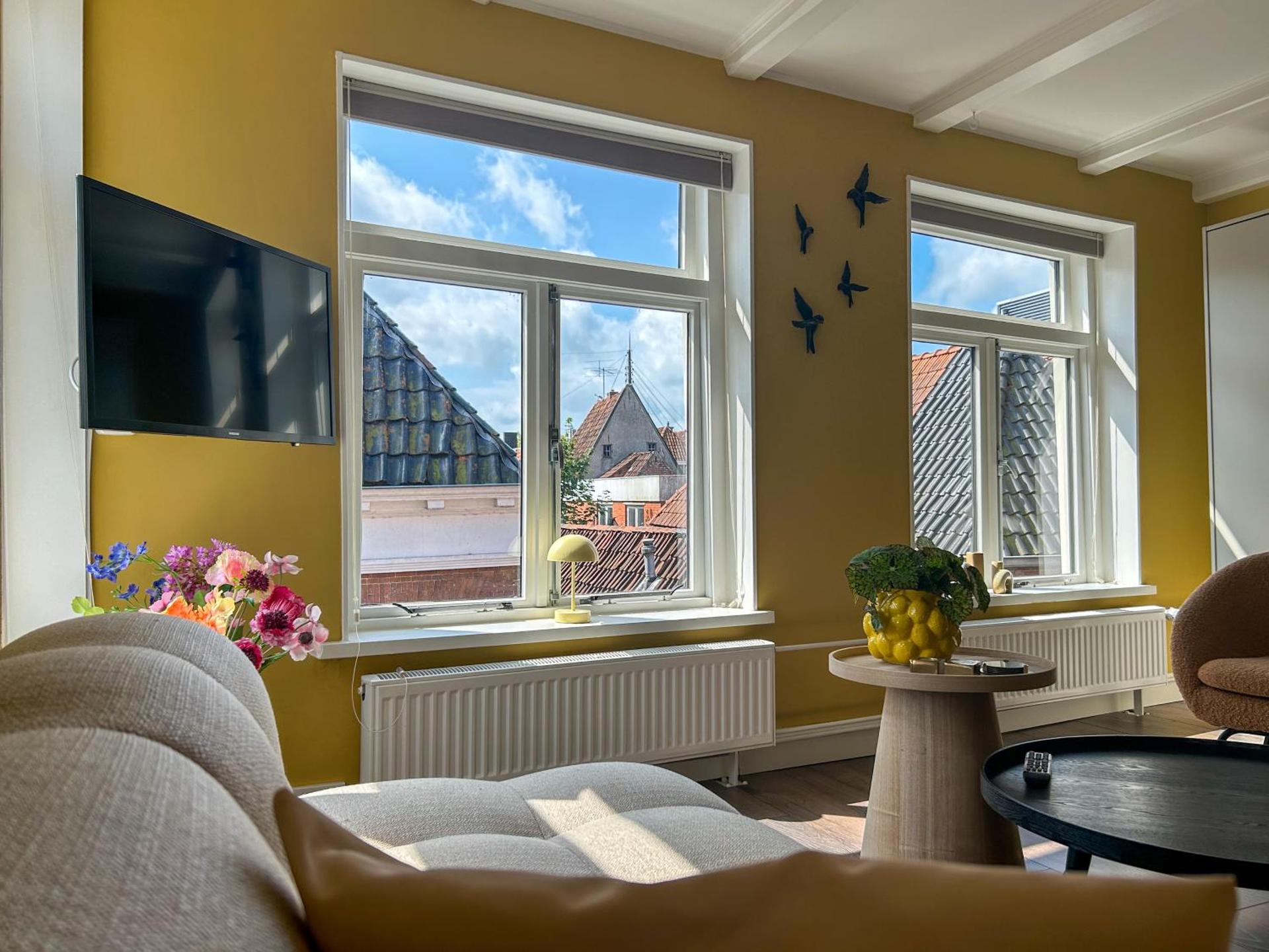 Communal lounge/ TV room