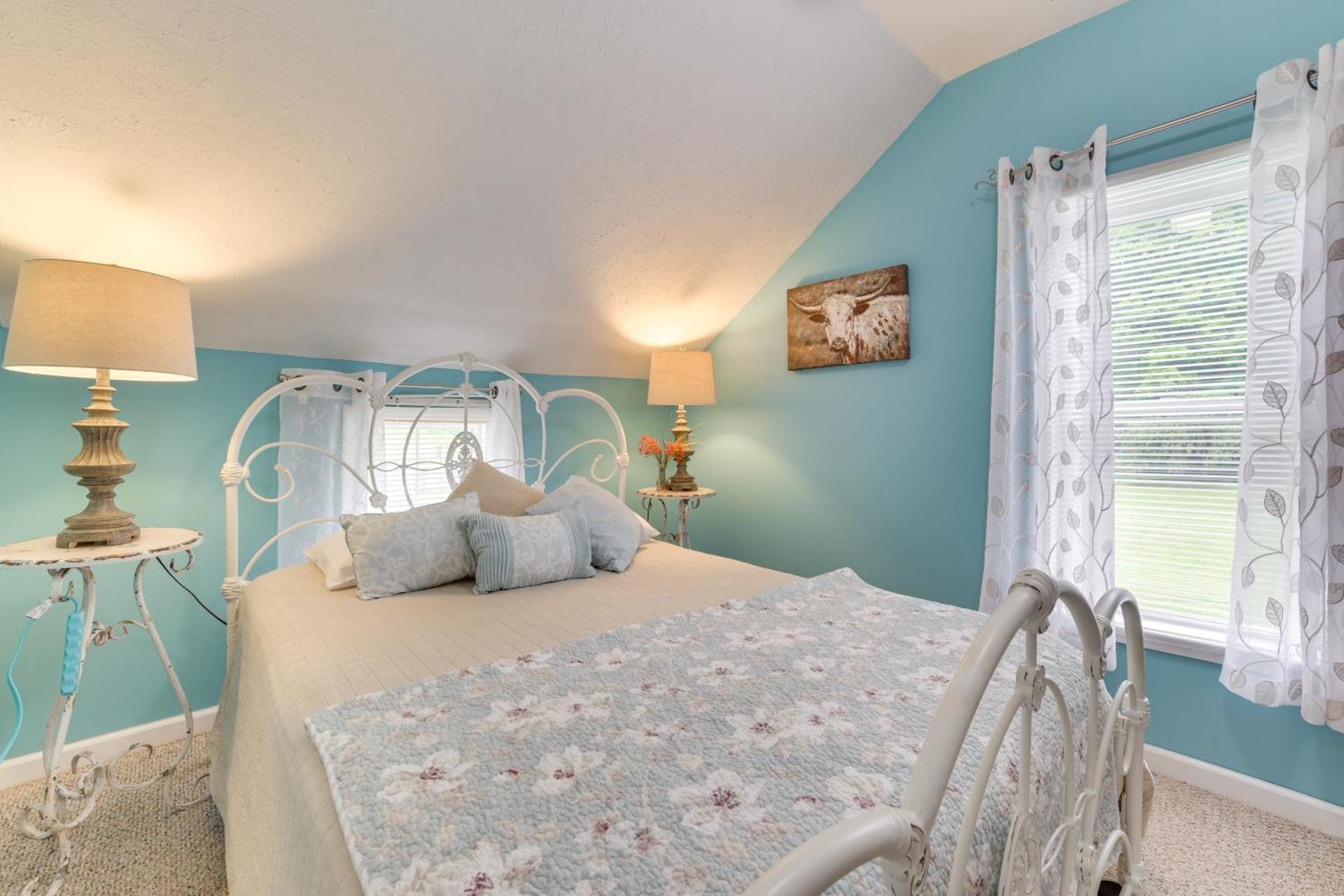 Near Snowmobiling and Ice Fishing Fife Lake Retreat