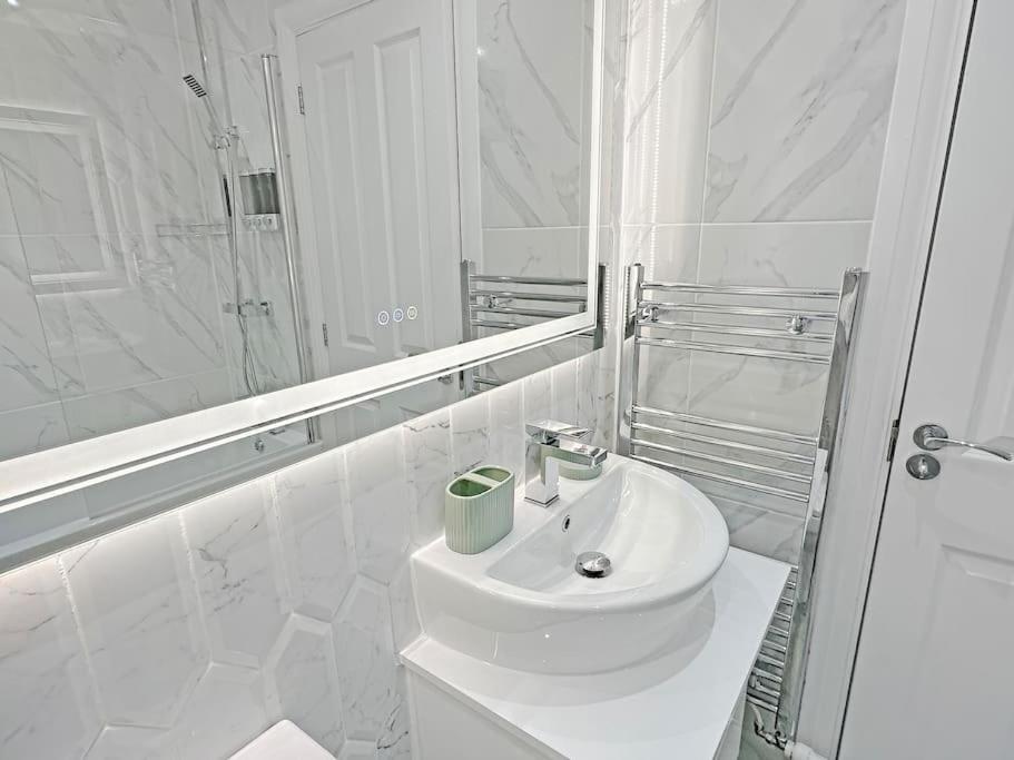 Sheffield Detached Charming 4bd Home