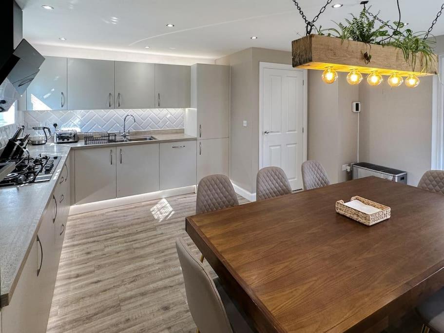 Sheffield Detached Charming 4bd Home