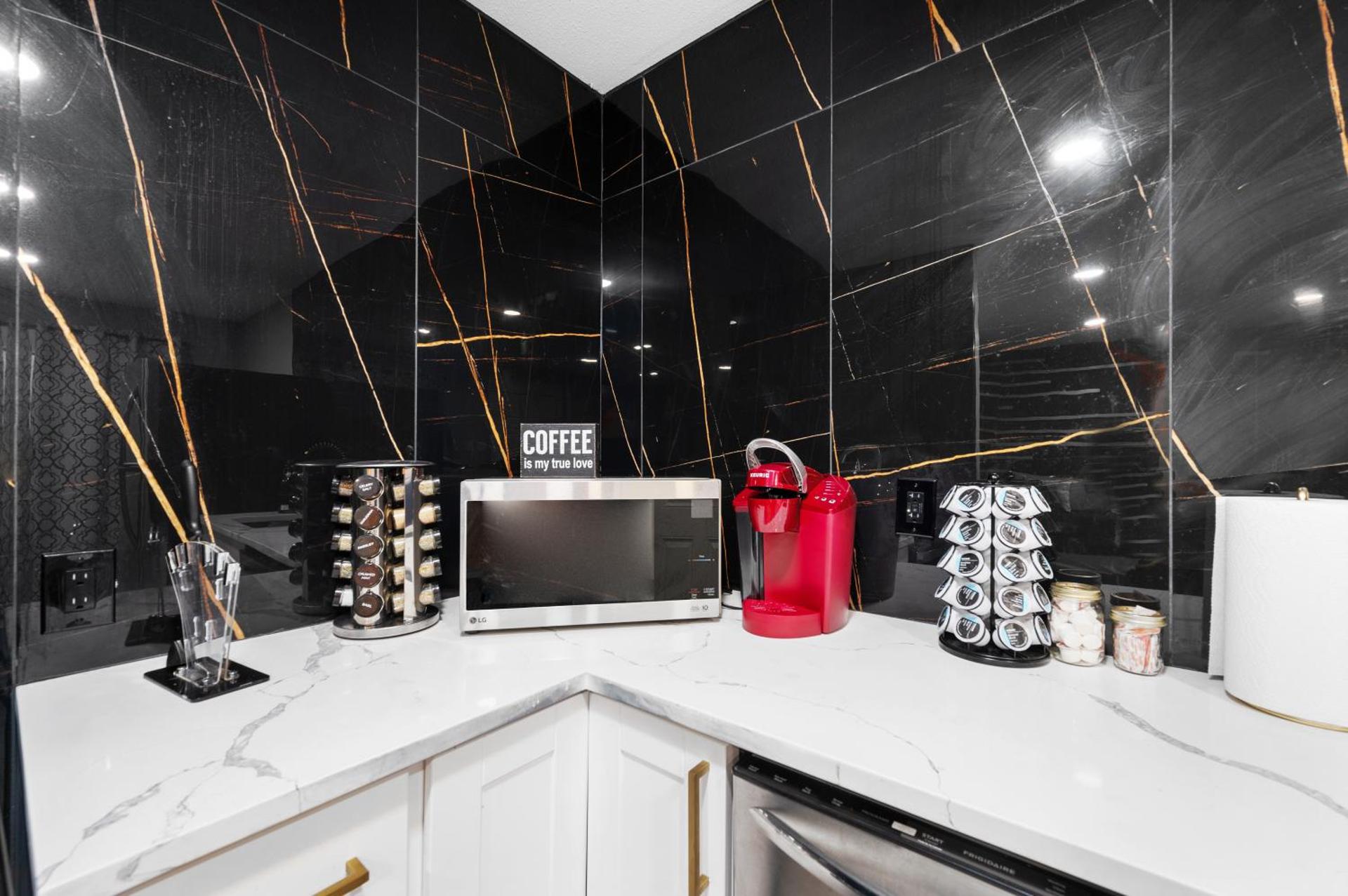 Cute and Stylish 1BR Apt with Pool & Free Park