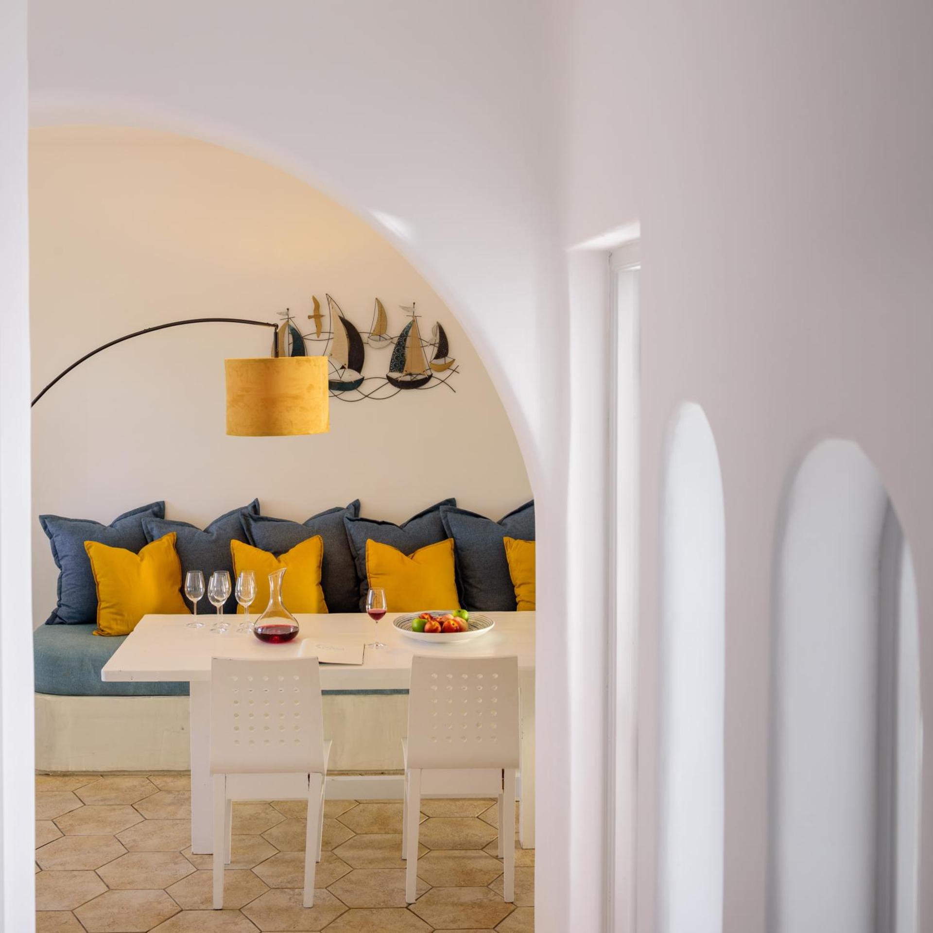 Sensia villa with Hot tub and Caldera View