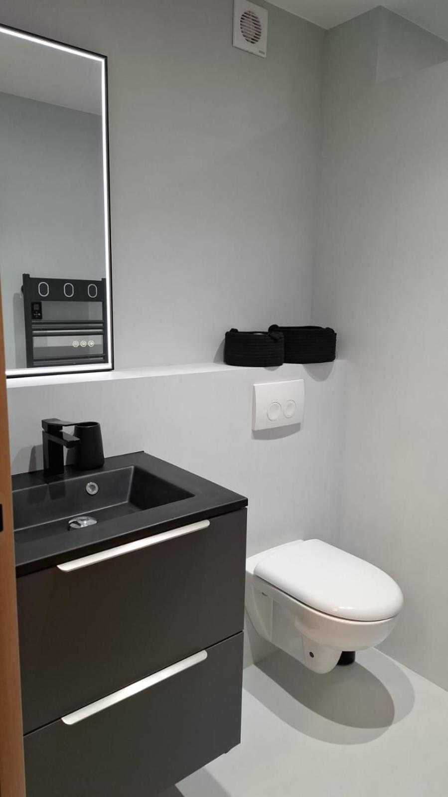 Historic Bright and Beautiful Apartment in Old Nice with Castle Hill View