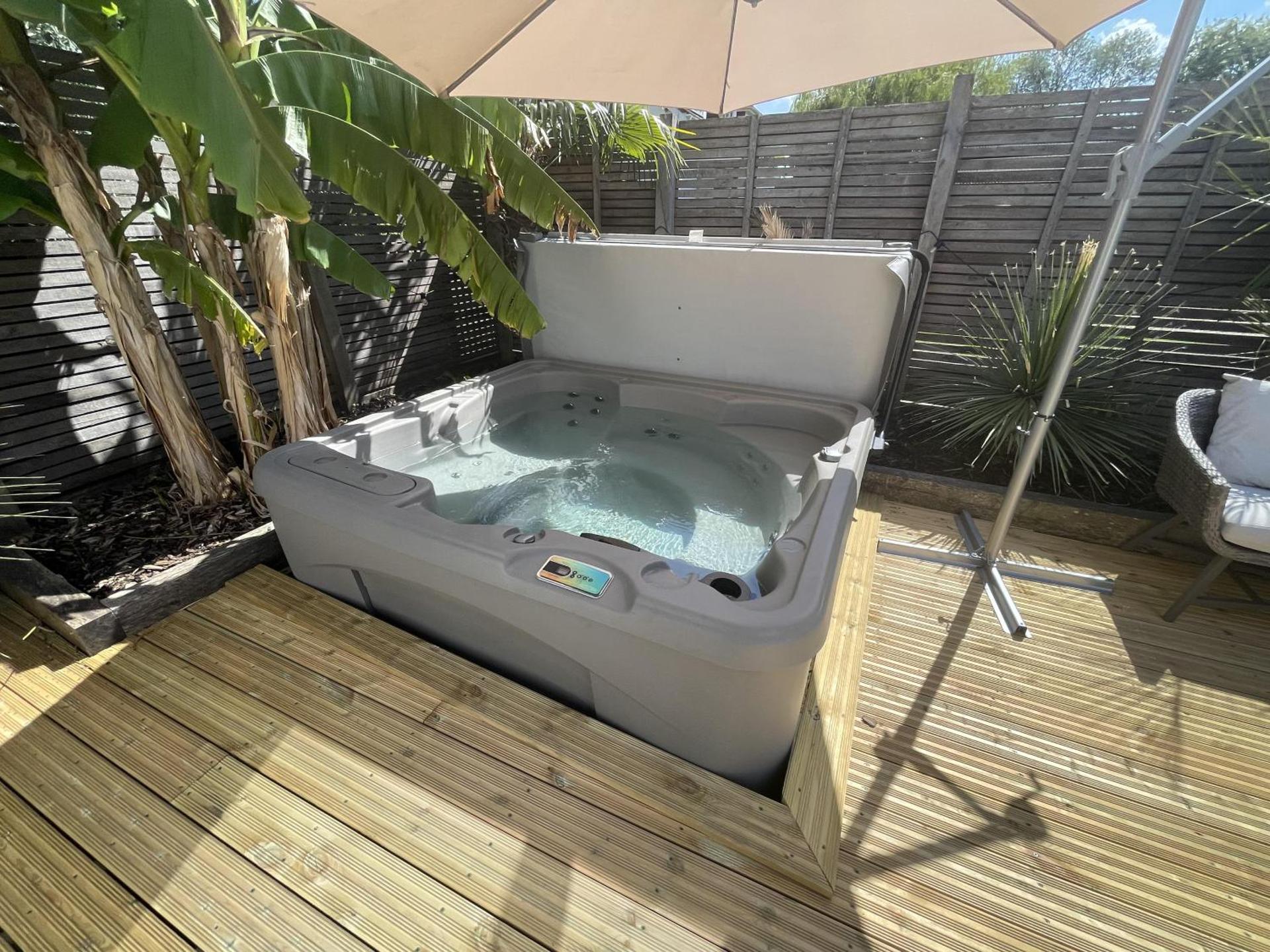 Relaxing guest house with Jacuzzi & boat hire