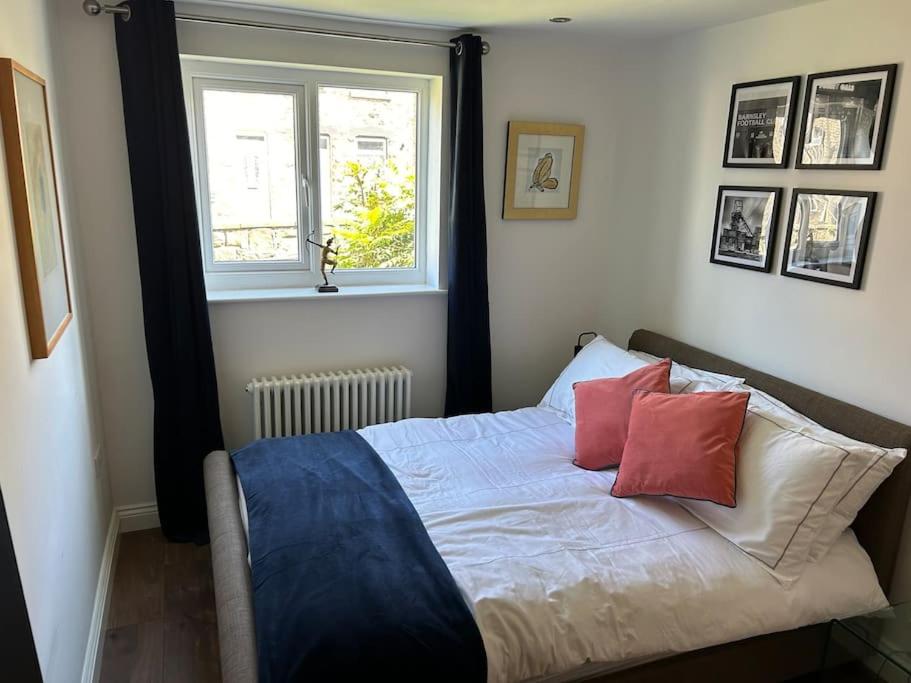 Best rated in Barnsley- apartment sleeps 4 & 5 minute walk to town centre