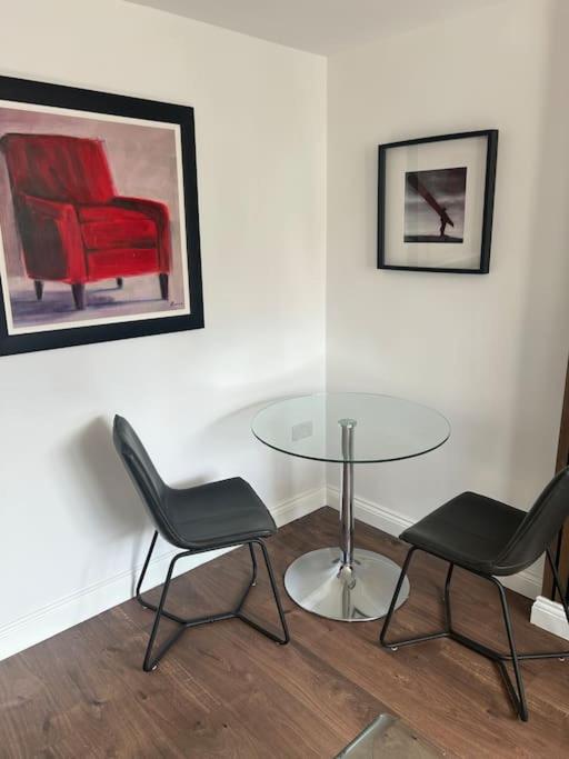 Best rated in Barnsley- apartment sleeps 4 & 5 minute walk to town centre