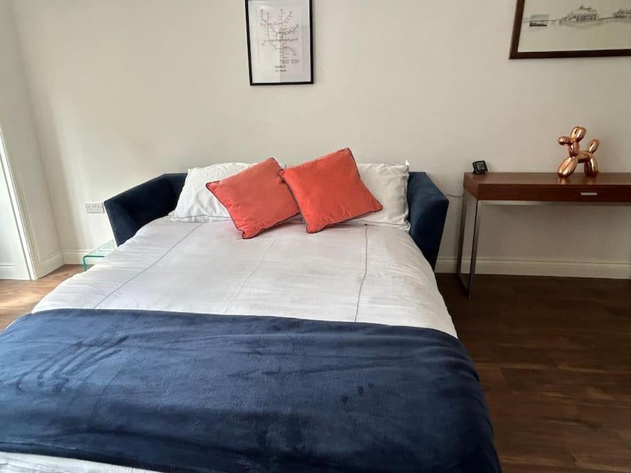 Best rated in Barnsley- apartment sleeps 4 & 5 minute walk to town centre