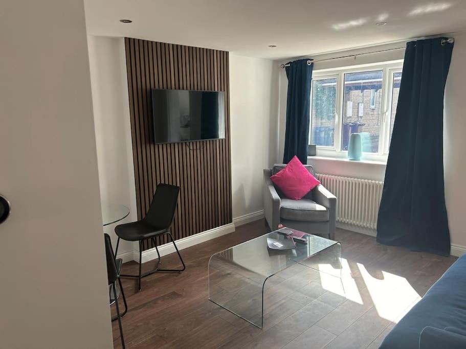 Best rated in Barnsley- apartment sleeps 4 & 5 minute walk to town centre