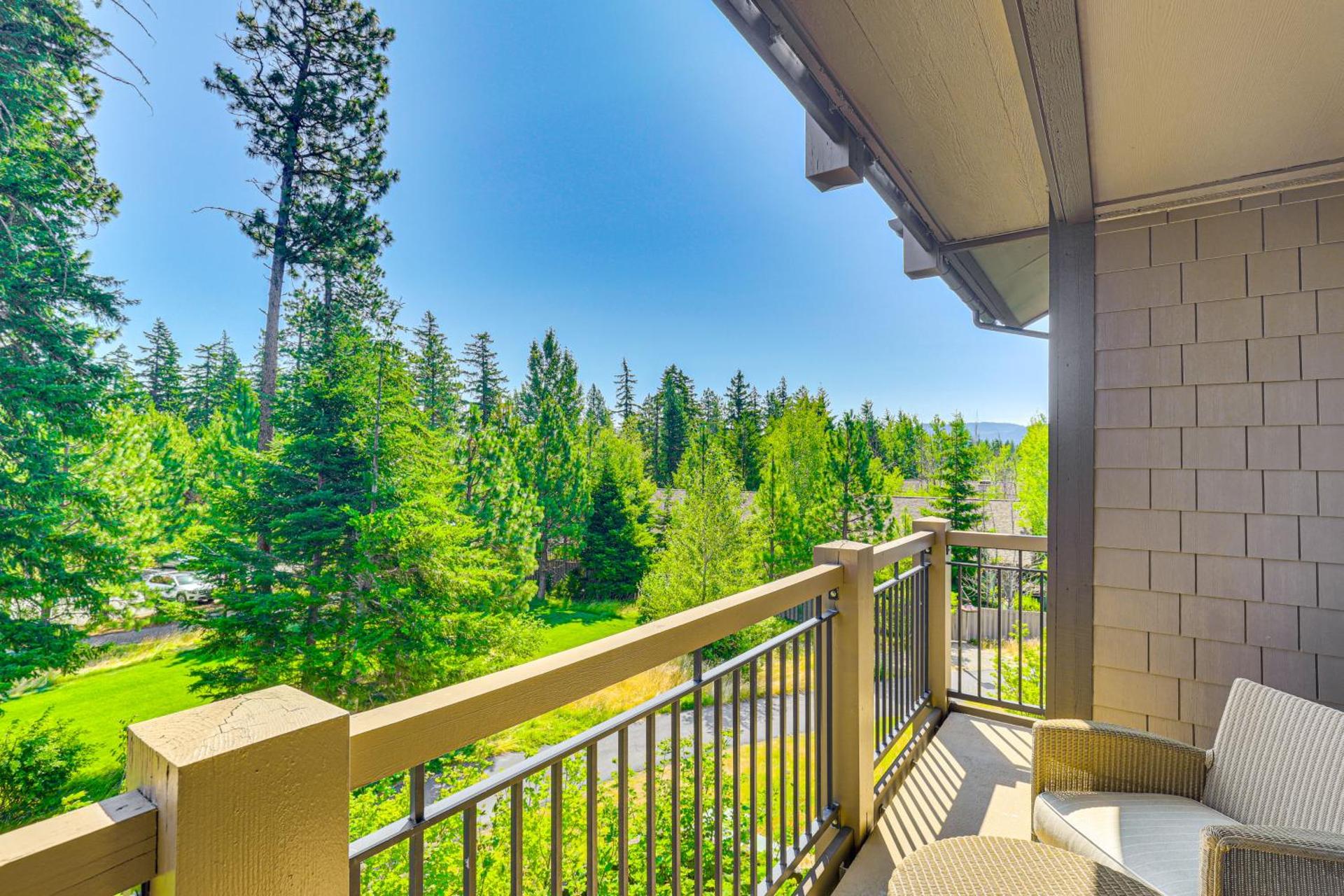Cle Elum Condo with Balcony in Suncadia Resort!