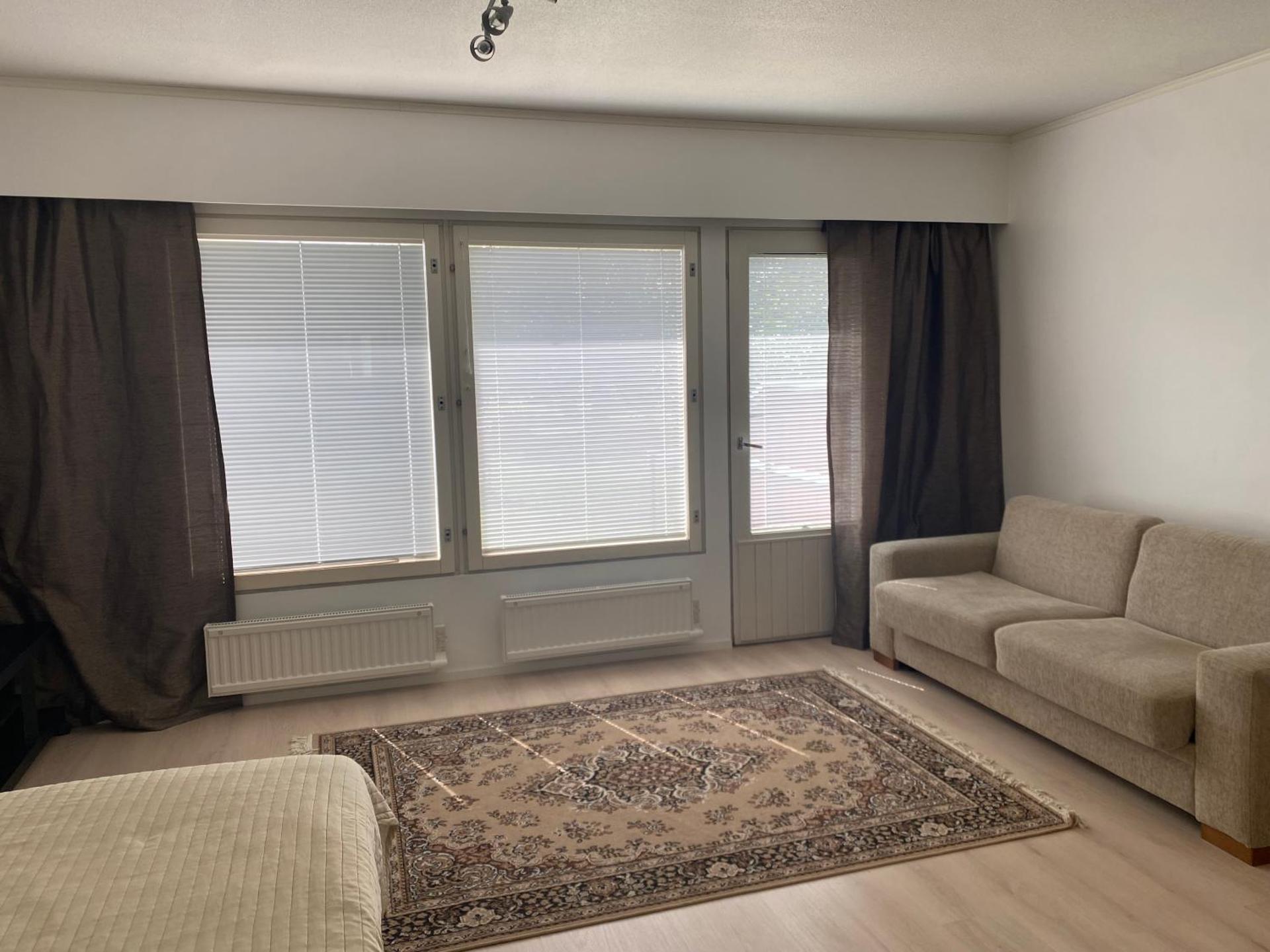 Viihtyisä itsepalvelumajoitus, tilava saunallinen yksiö