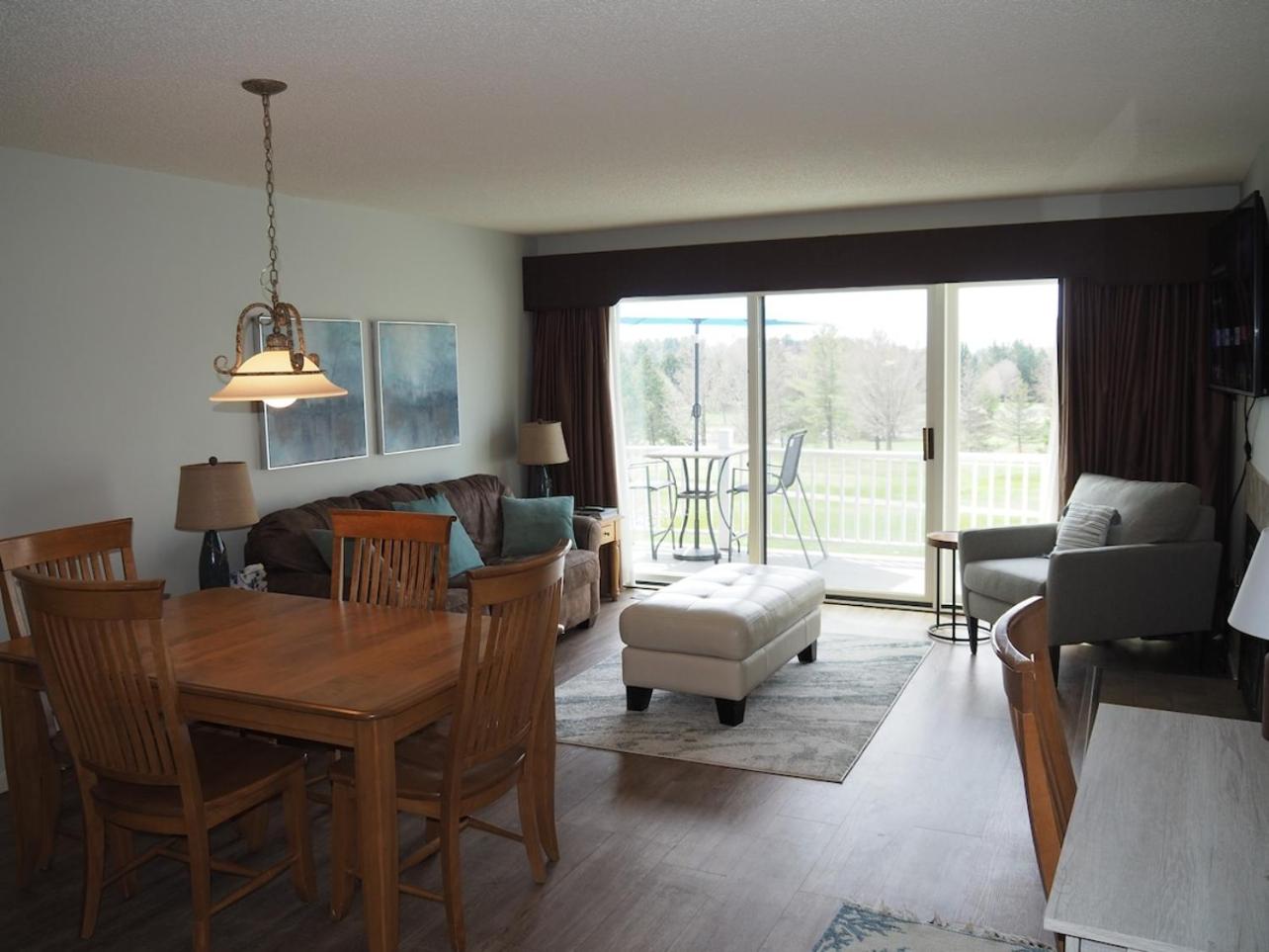 The Grand Getaway - Gorgeous and Great Location!