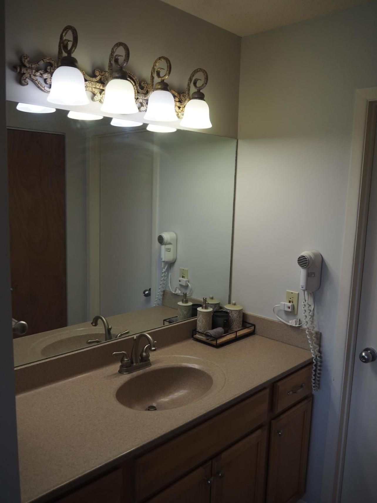 The Grand Getaway - Gorgeous and Great Location!