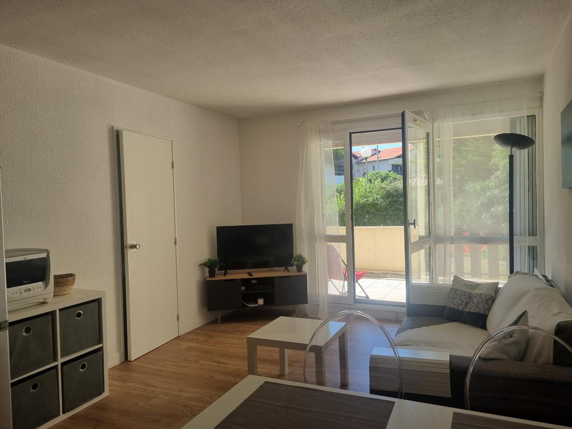 Appartement rénové à Seignosse : Plage et commerces à pied, terrasse et wifi inclus - FR-1-239-1081