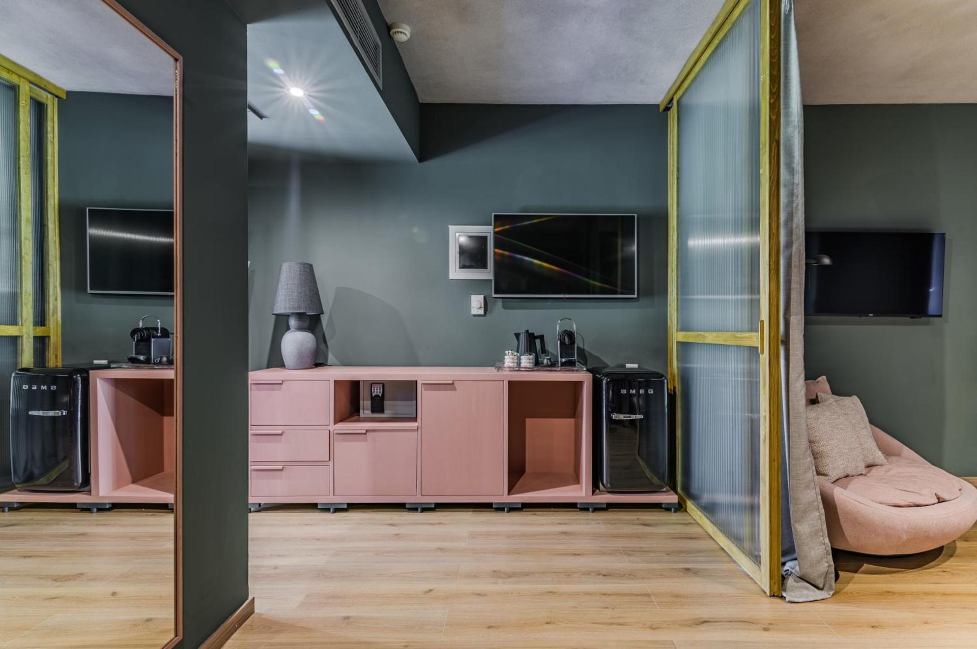 Oniropetra Boutique Hotel